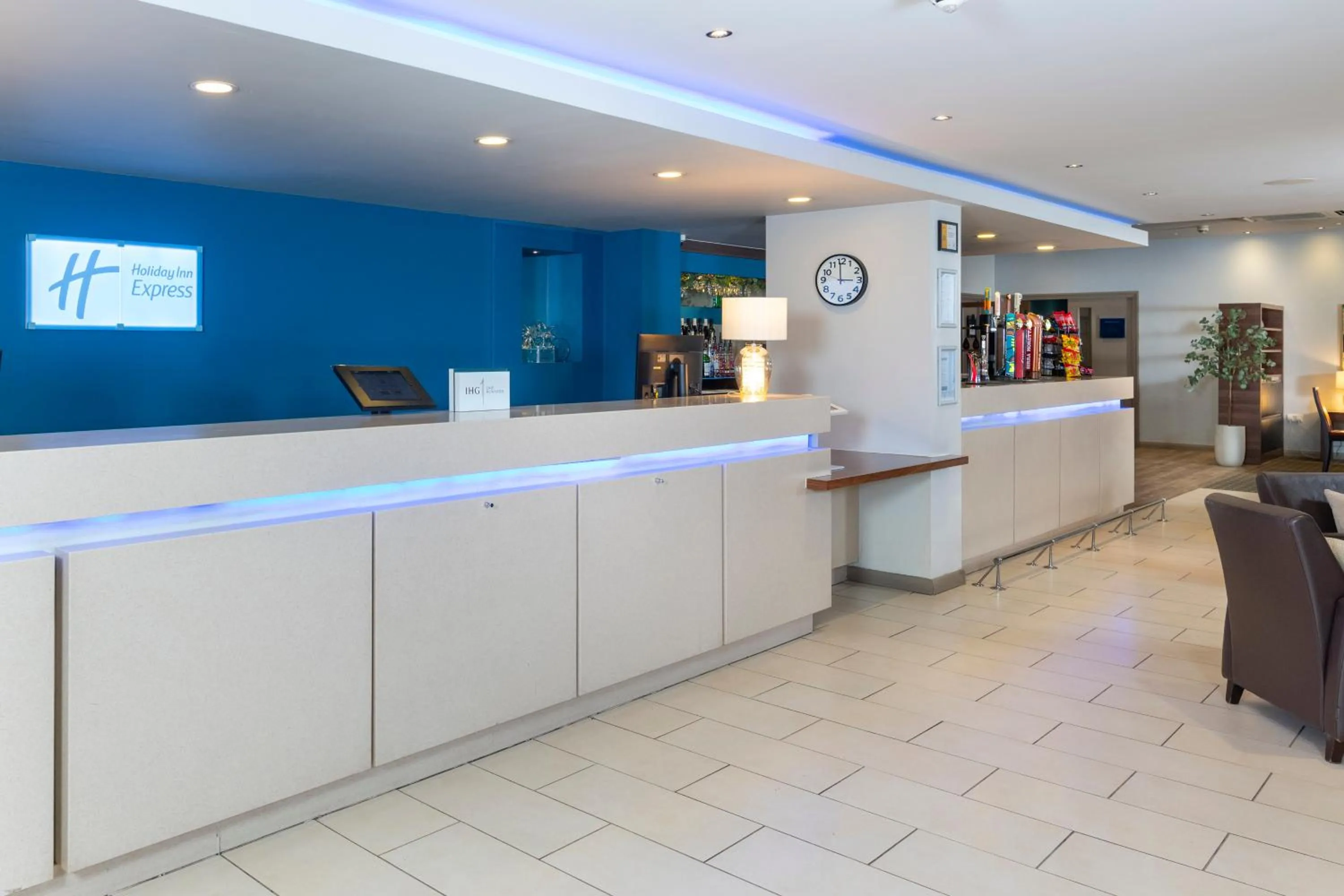 Lobby or reception in Holiday Inn Express Taunton East by IHG