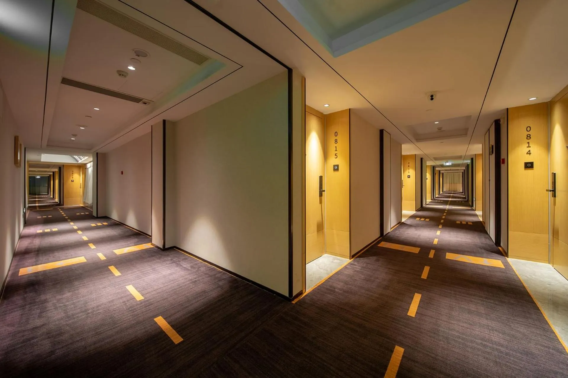 elevator in Rezen Select Hotel Guangzhou Baiyun Airport