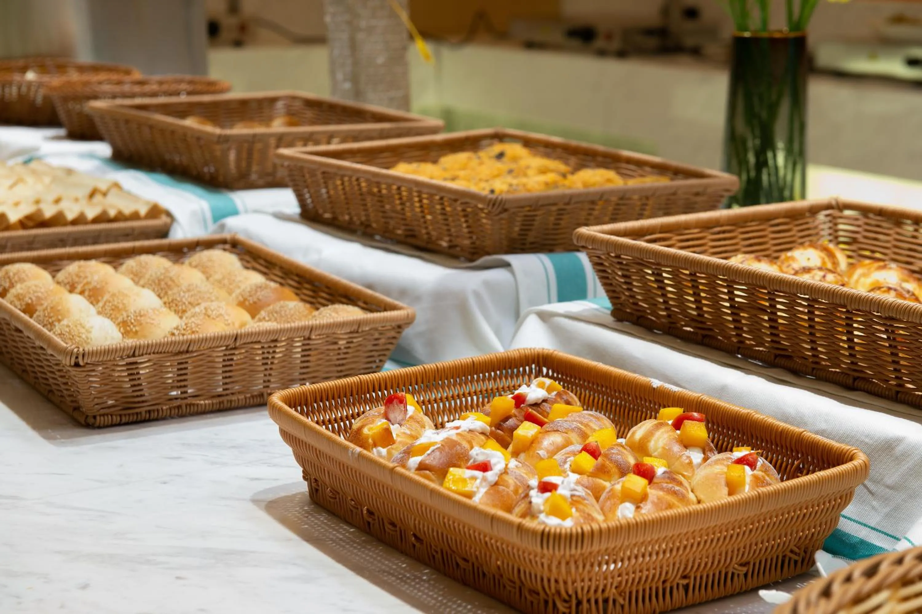 Breakfast in Rezen Select Hotel Guangzhou Baiyun Airport