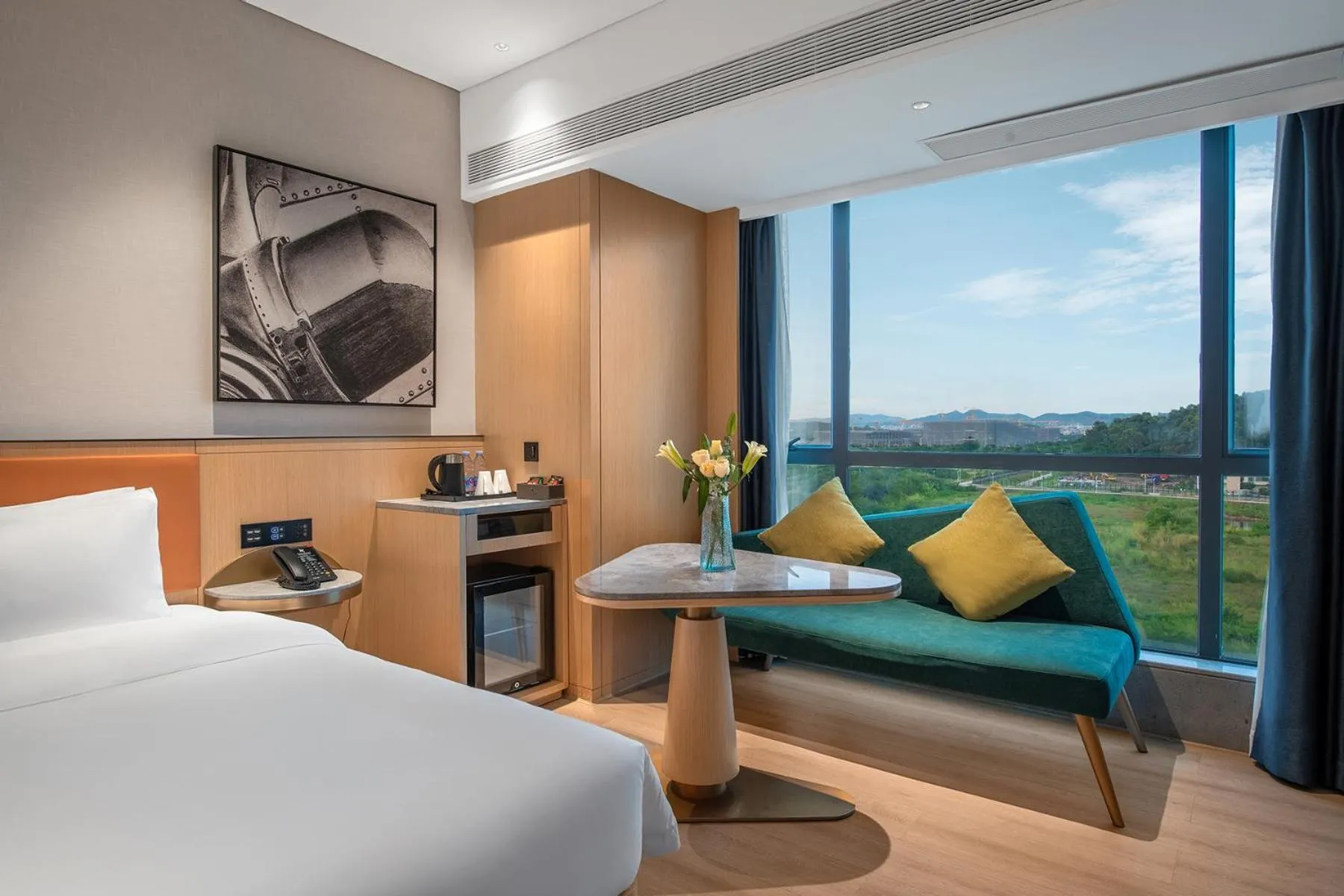 View (from property/room), Bed in Rezen Select Hotel Guangzhou Baiyun Airport