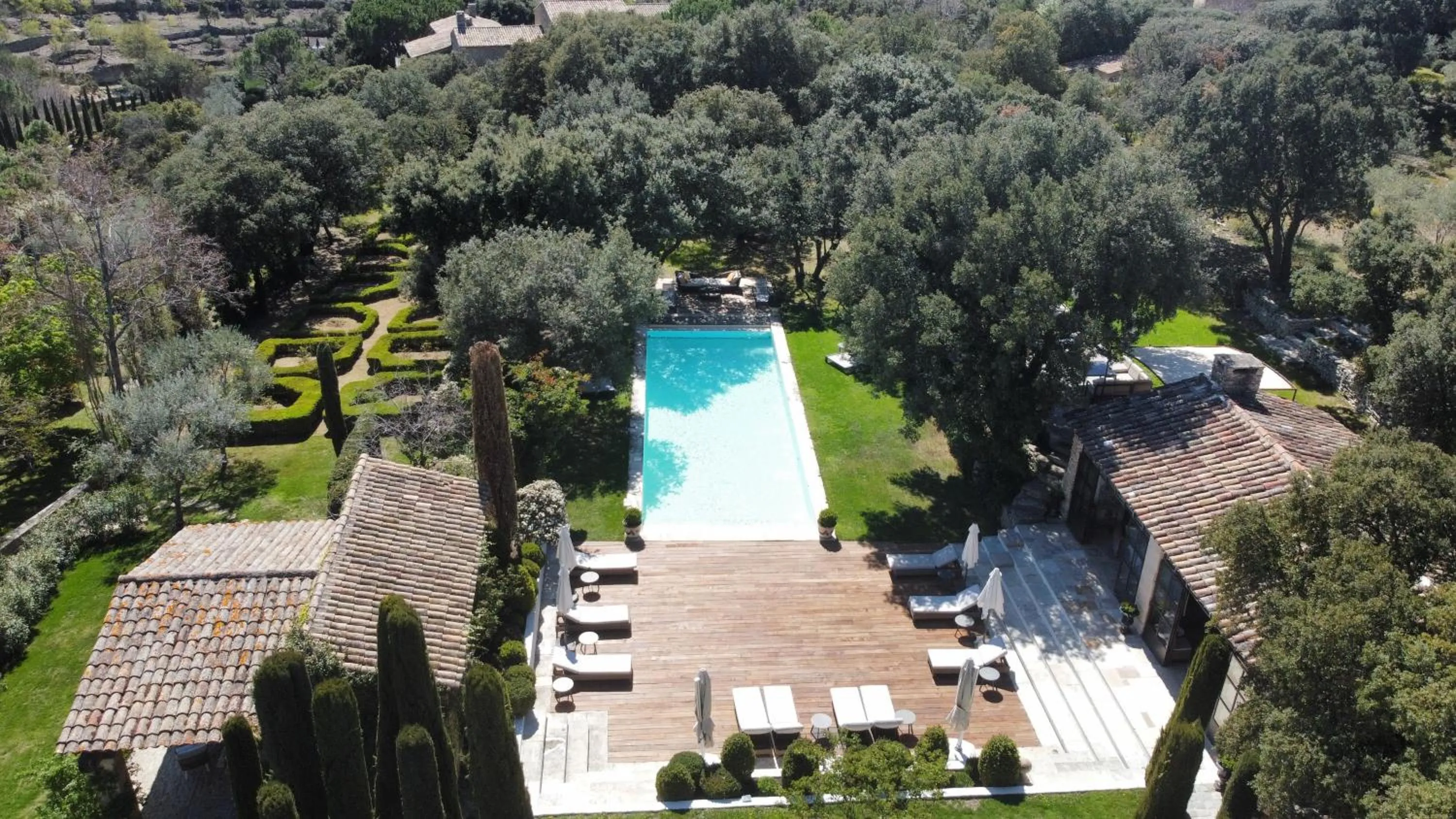 Property building in Villa Hautvallon - Peaceful Escape in Provence
