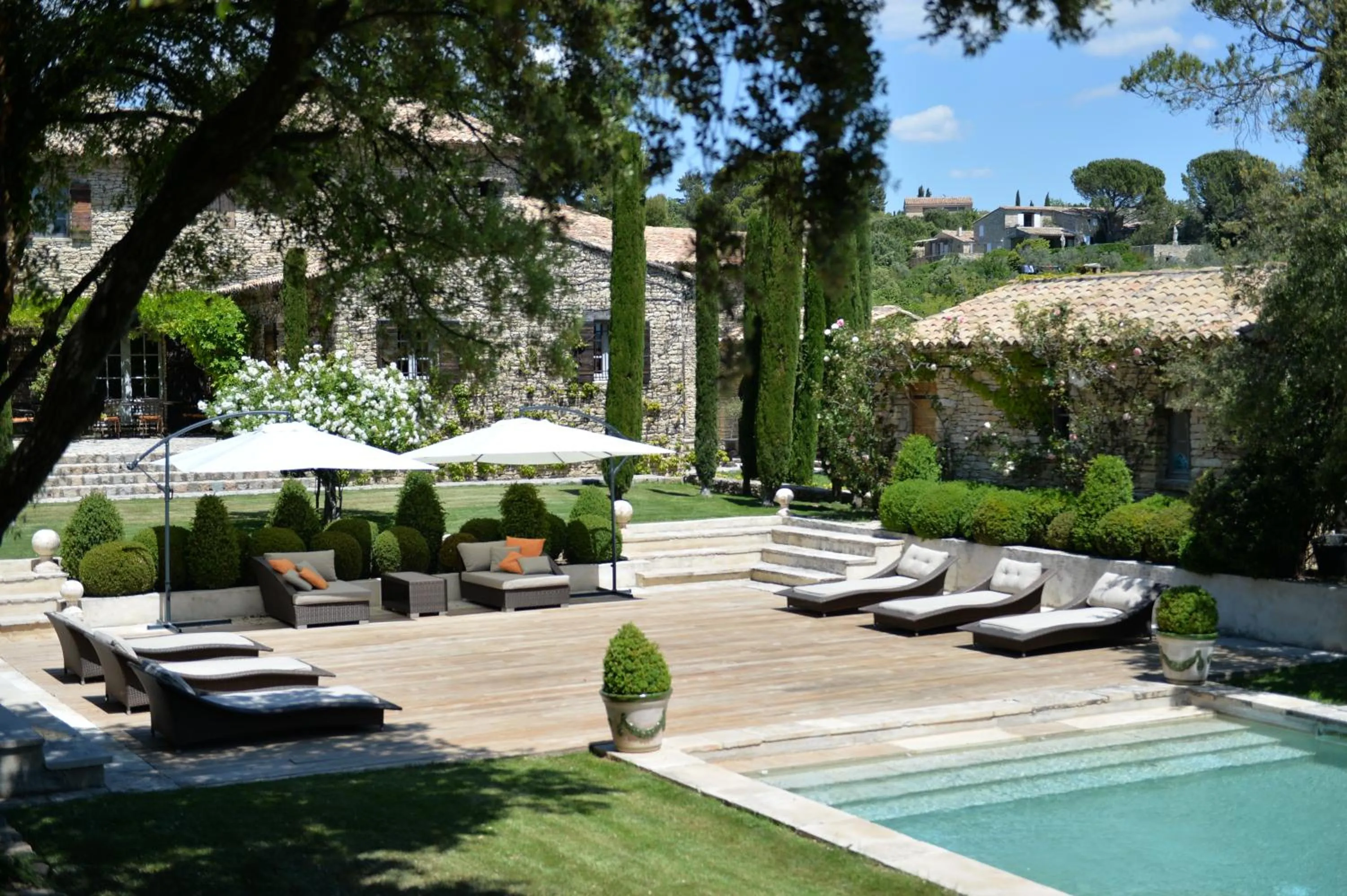 Swimming pool in Villa Hautvallon - Peaceful Escape in Provence