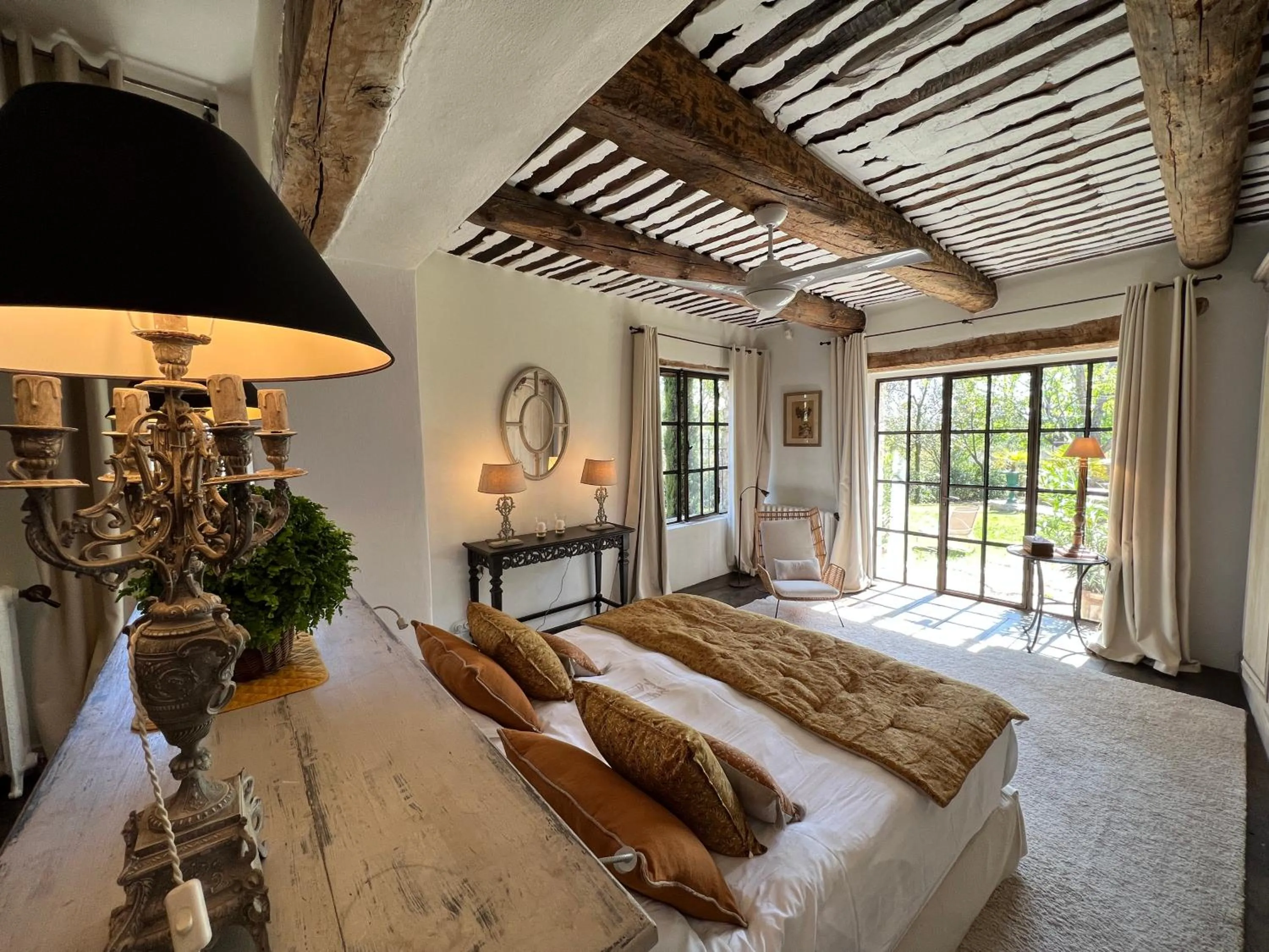 Bedroom, Bed in Villa Hautvallon - Peaceful Escape in Provence