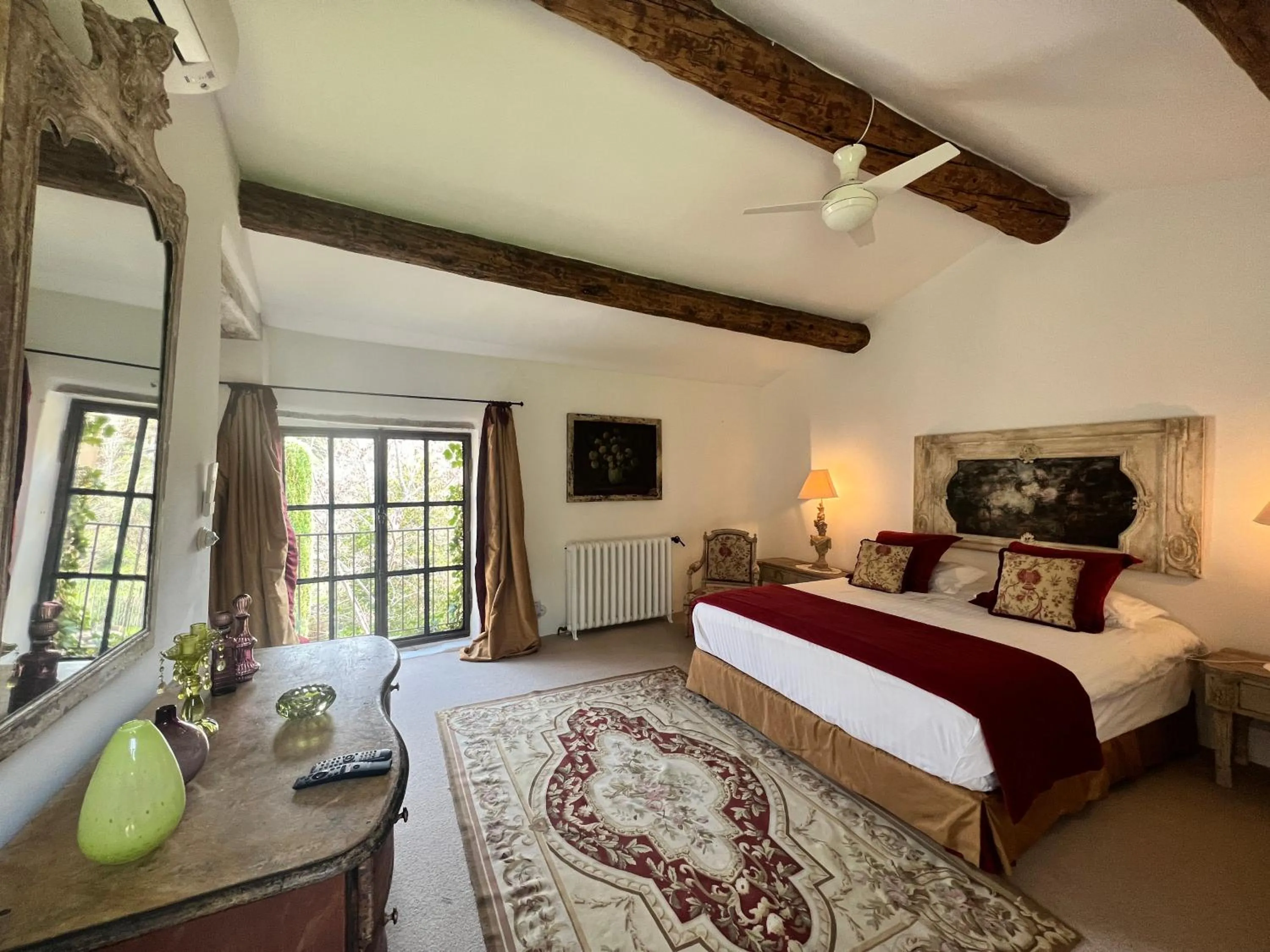 Bedroom, Bed in Villa Hautvallon - Peaceful Escape in Provence
