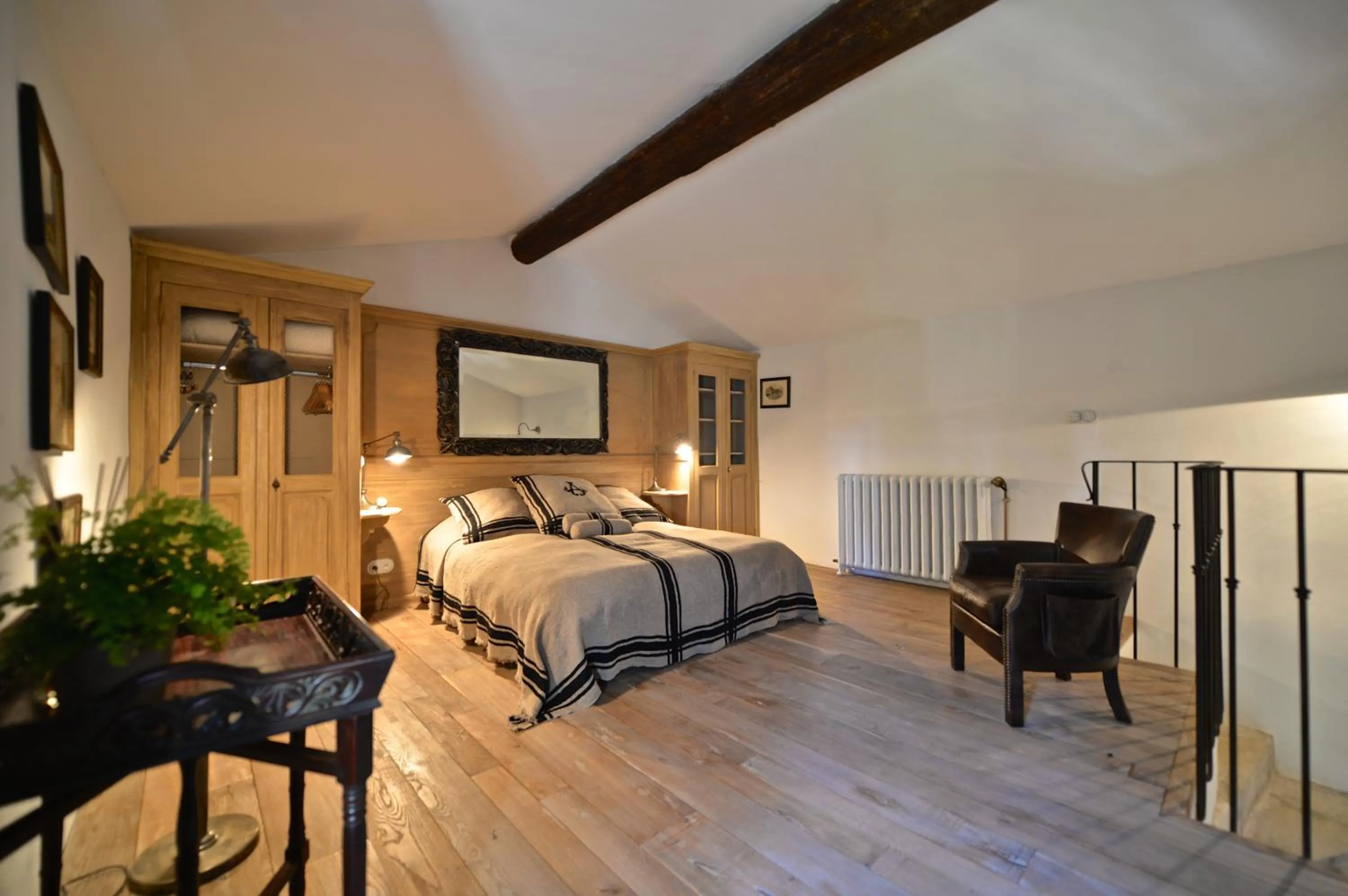 Bed in Villa Hautvallon - Peaceful Escape in Provence