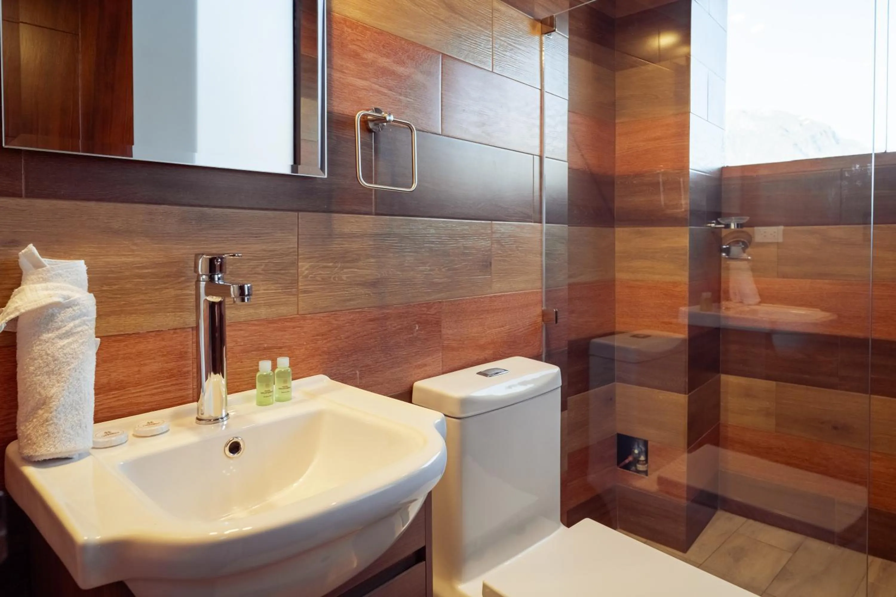 Bathroom in Hotel California Urubamba