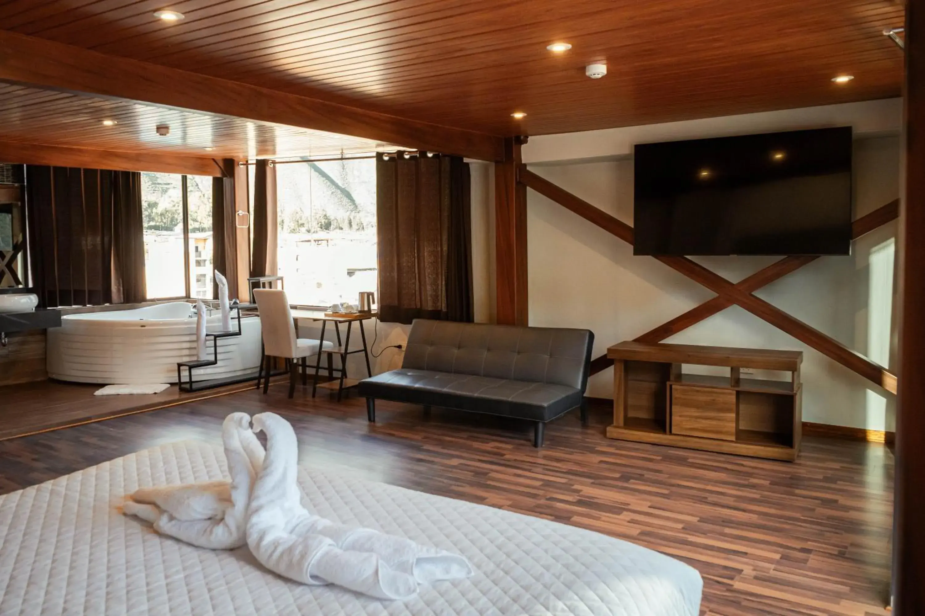 Deluxe Suite with Spa Bath in Hotel California Urubamba Deluxe Suite with Spa Bath in Hotel California Urubamba