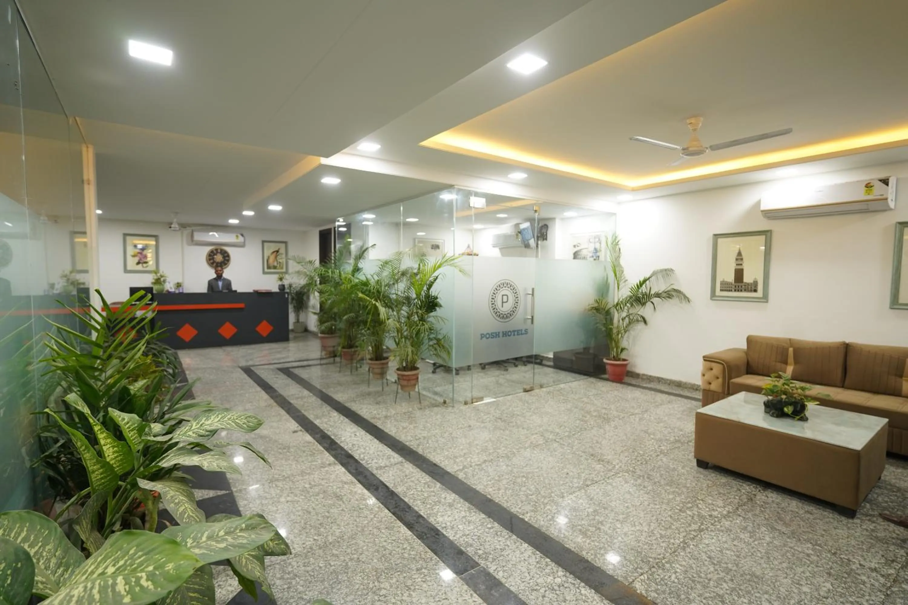 Lobby or reception in Posh Garden Inn Artemis Hospital Road Gurgaon
