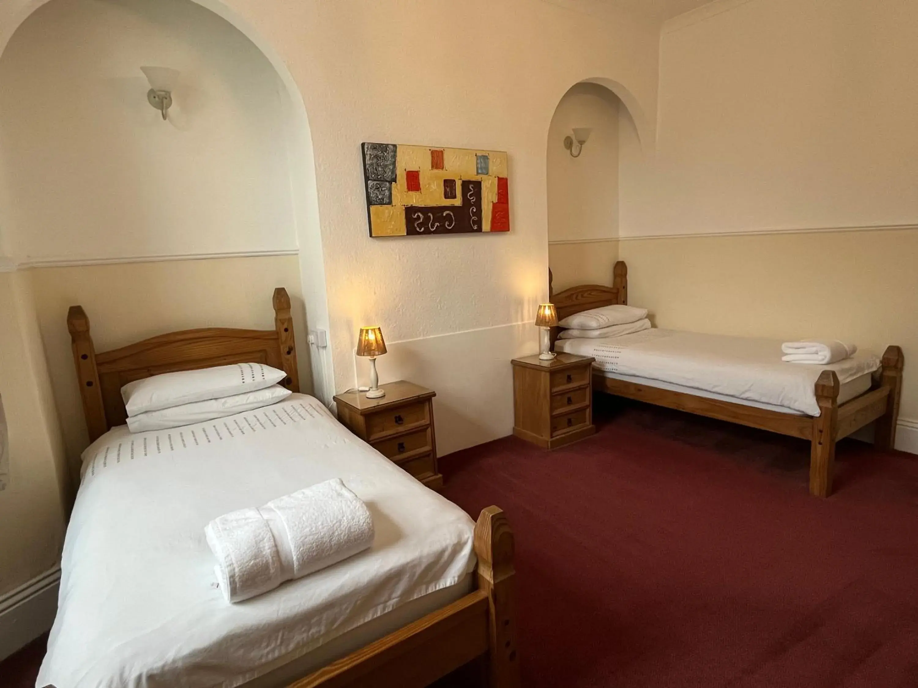 Large Twin Room - single occupancy - Ground Floor in Chadwick Guest House Large Twin Room - single occupancy - Ground Floor in Chadwick Guest House