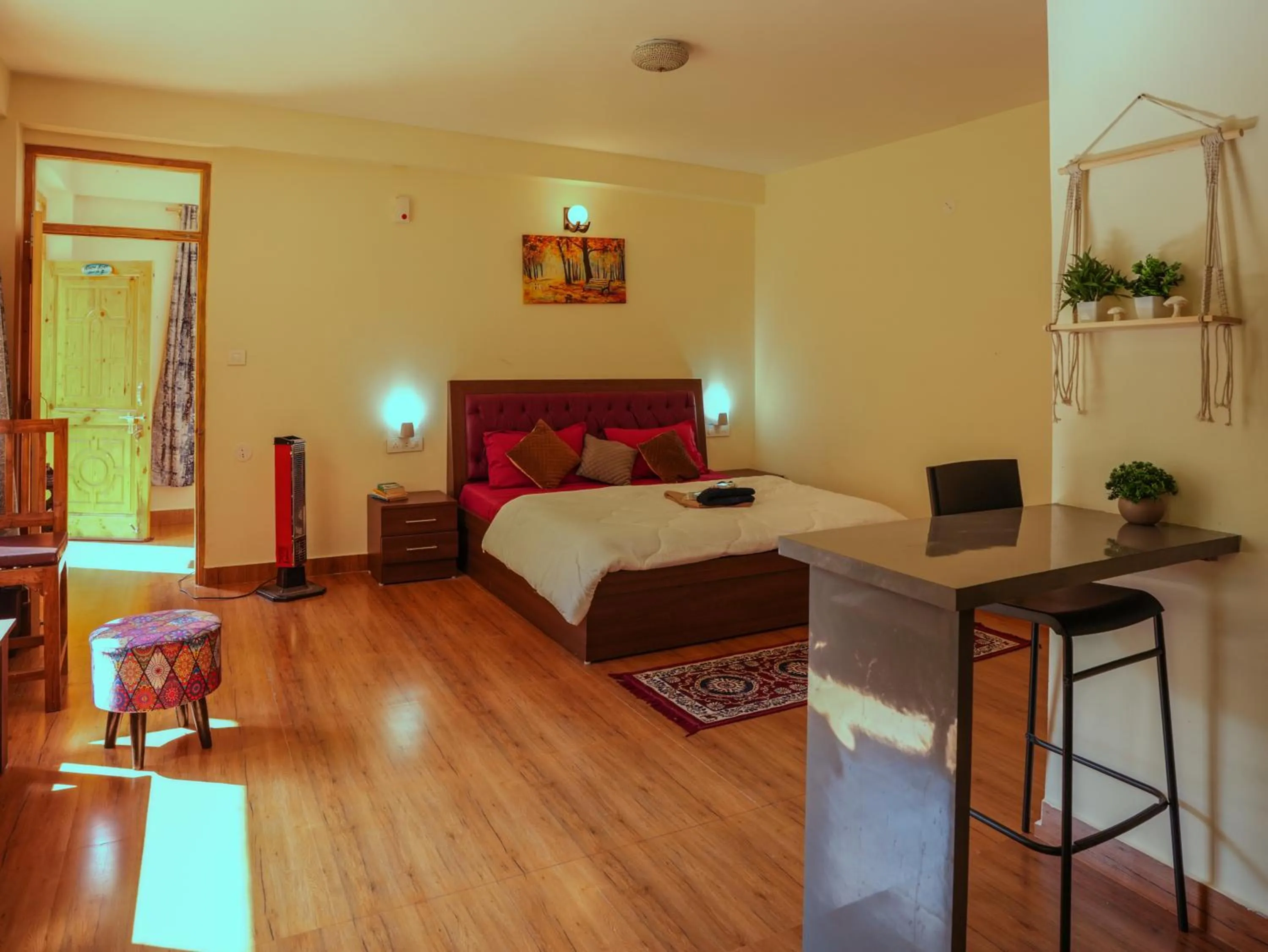 Alooma Cafe and Homestay