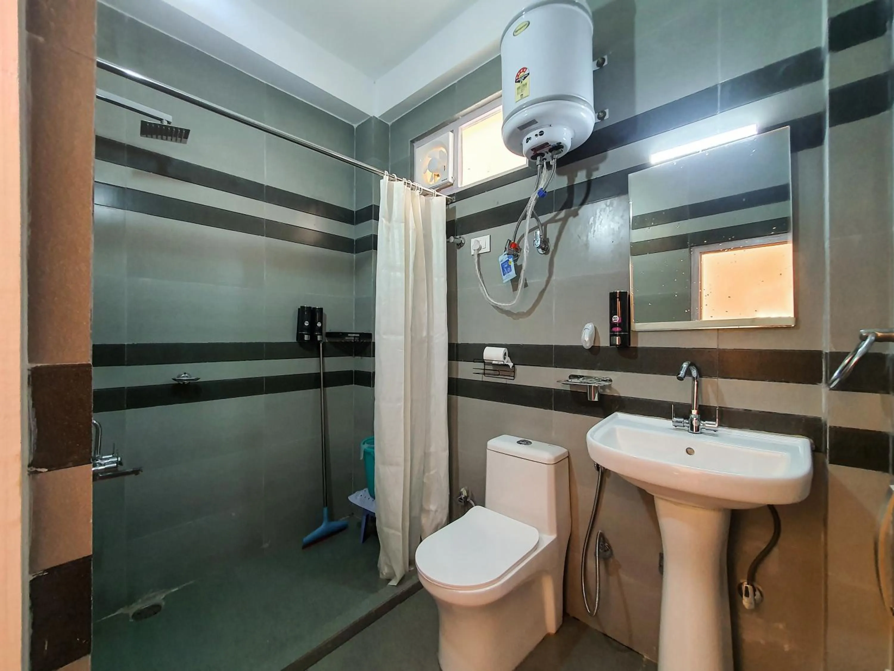 Alooma Cafe and Homestay