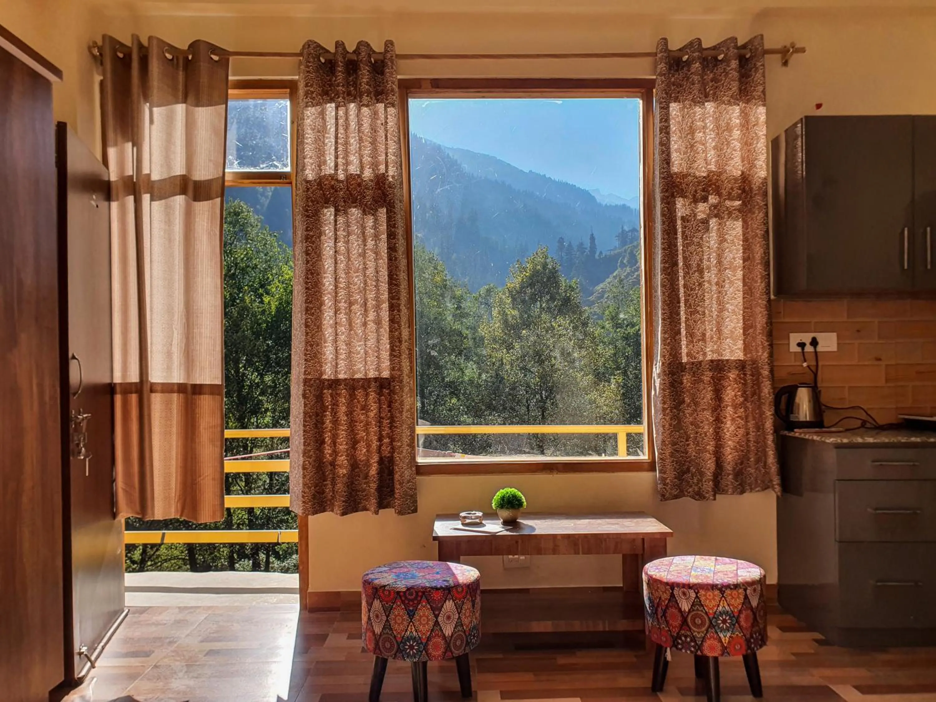 Alooma Cafe and Homestay