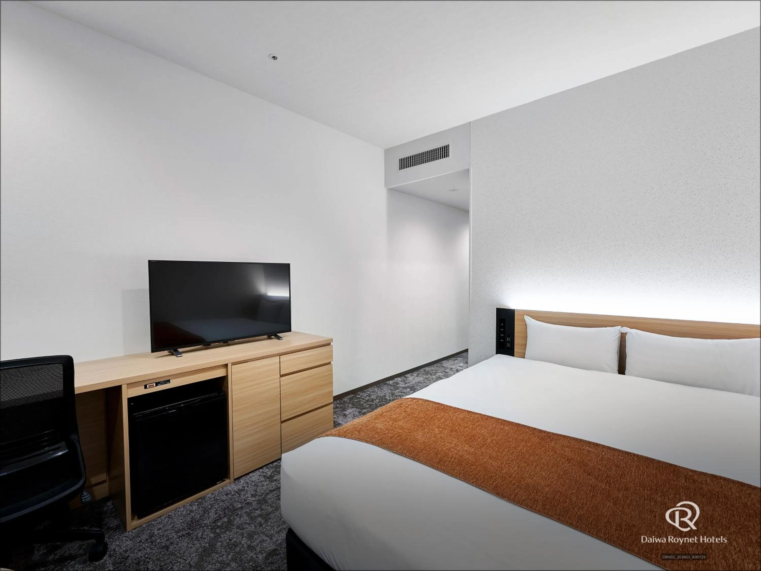 Bed in Daiwa Roynet Hotel Omiya-nishiguchi