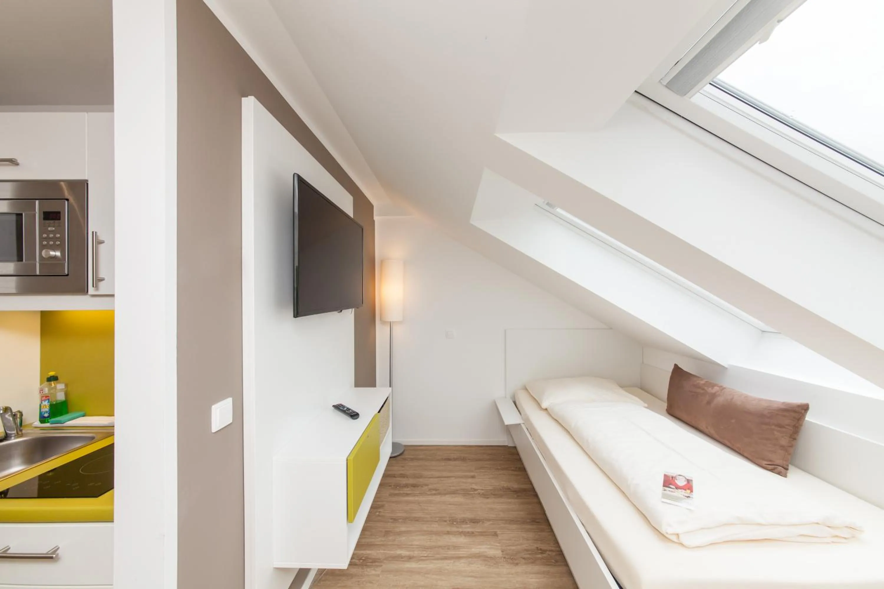 Photo of the whole room, Bed in acora Fürth Living the City