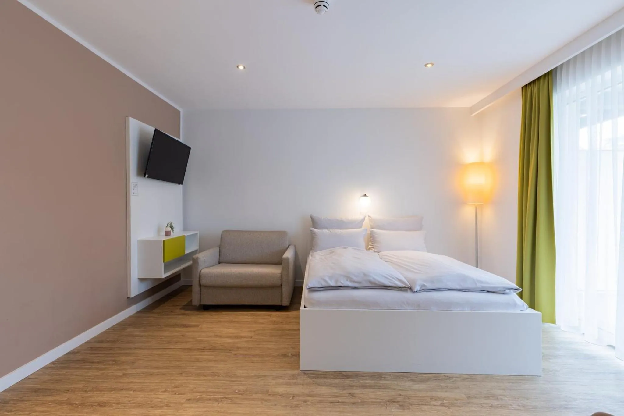 Photo of the whole room, Bed in Candlewood Suites Fürth by IHG
