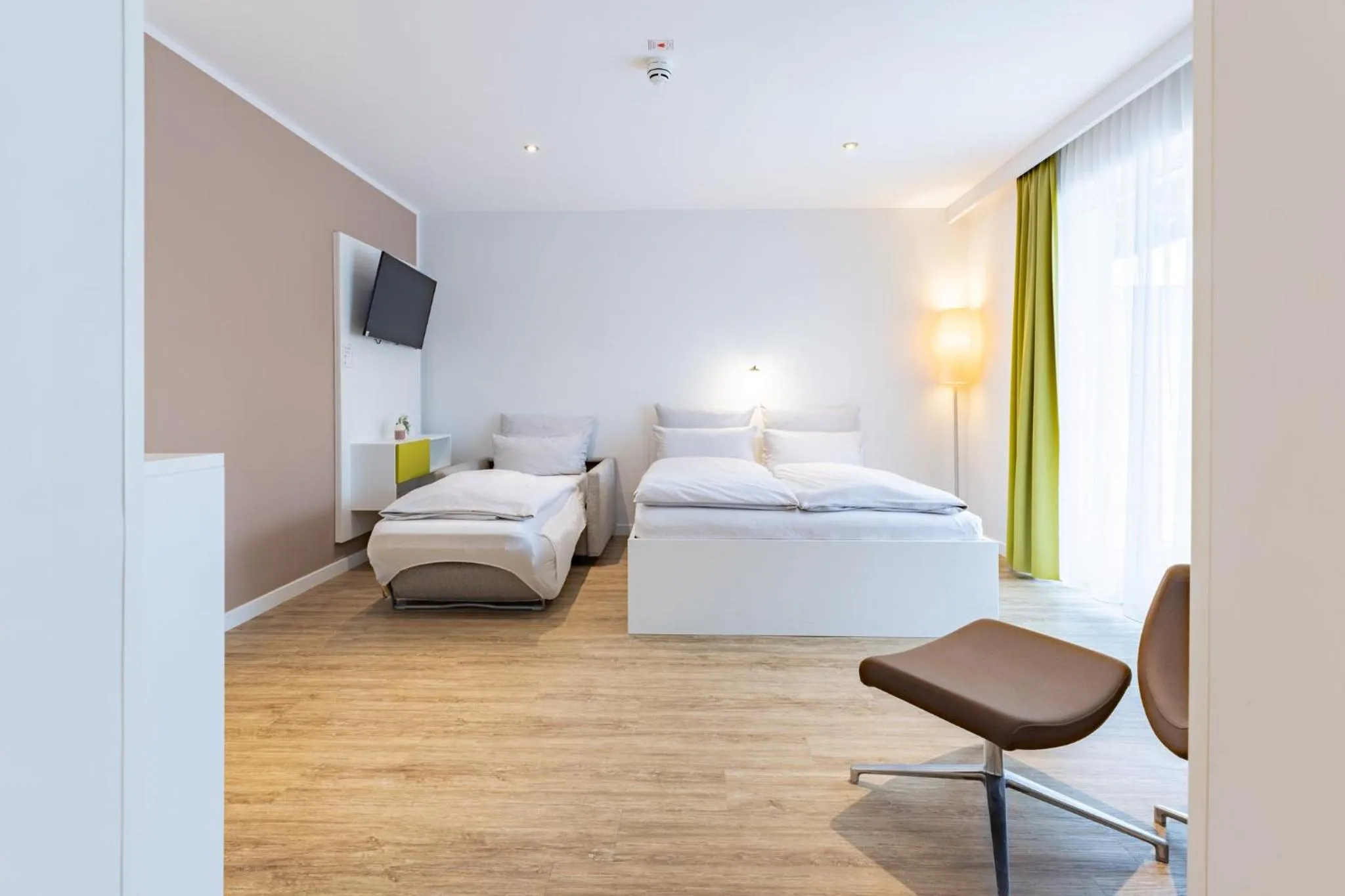 Photo of the whole room, Bed in Candlewood Suites Fürth by IHG