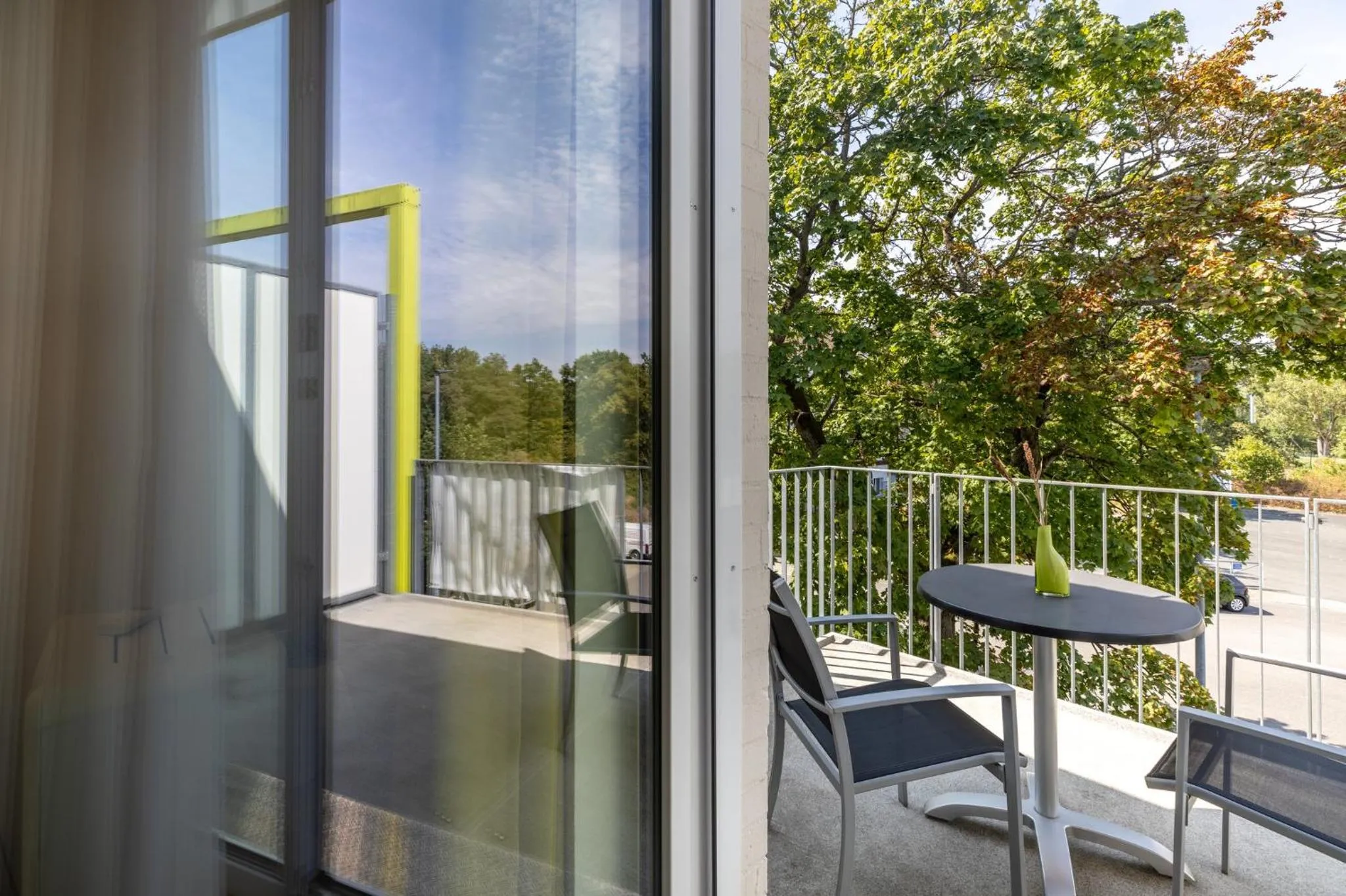 Photo of the whole room in acora Fürth Living the City