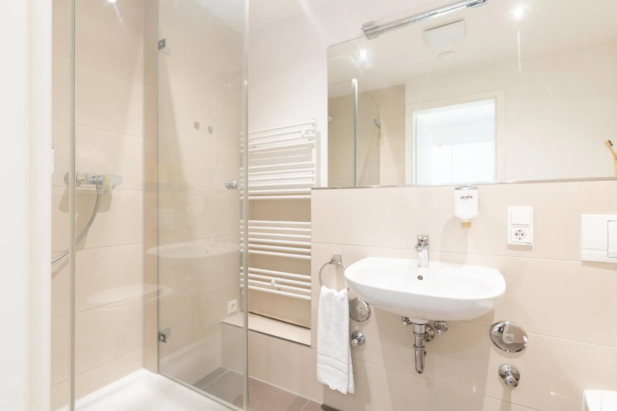 Photo of the whole room in acora Fürth Living the City