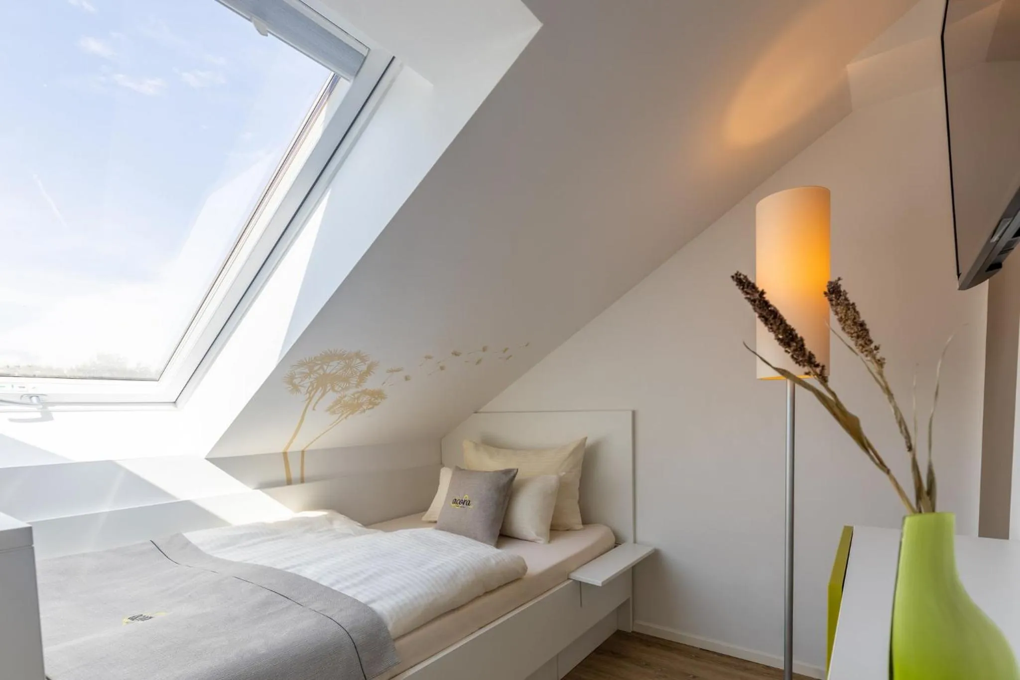 Photo of the whole room, Bed in Candlewood Suites Fürth by IHG