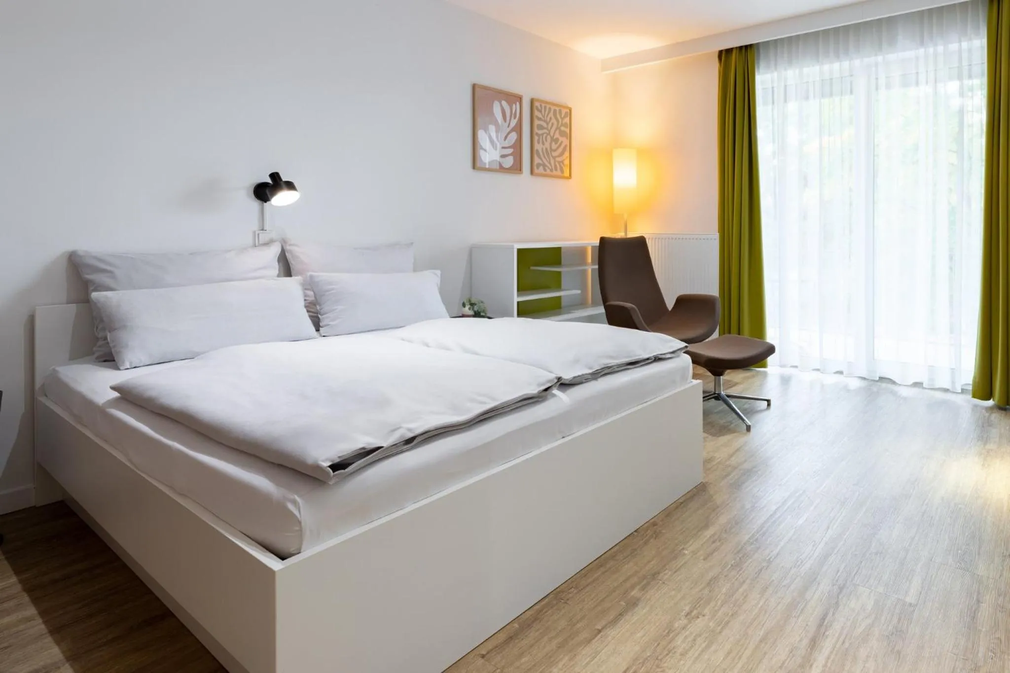 Photo of the whole room, Bed in Candlewood Suites Fürth by IHG