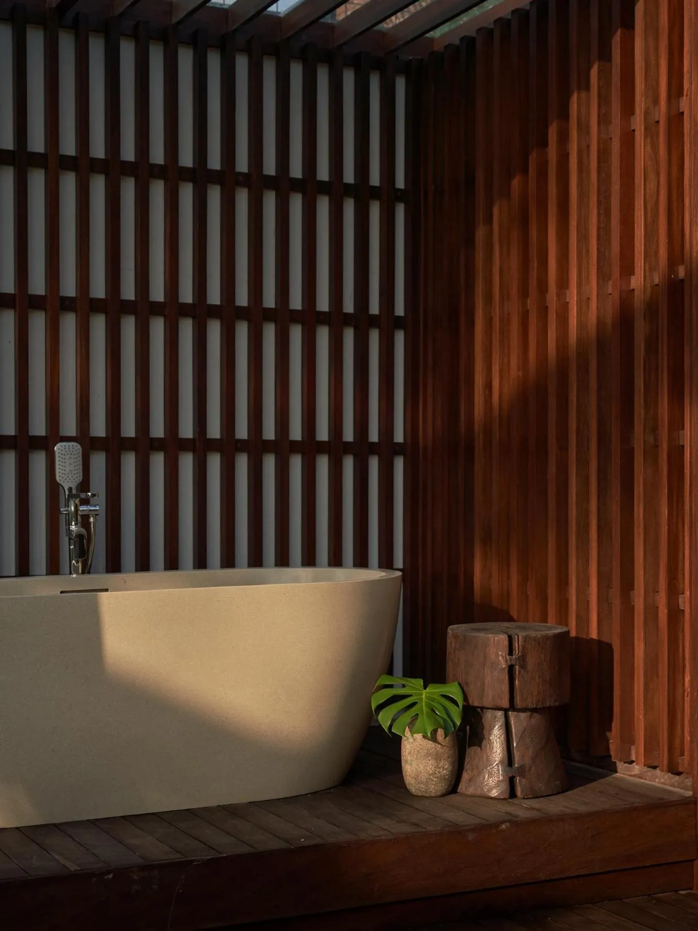 Open Air Bath in The Ridge Bali