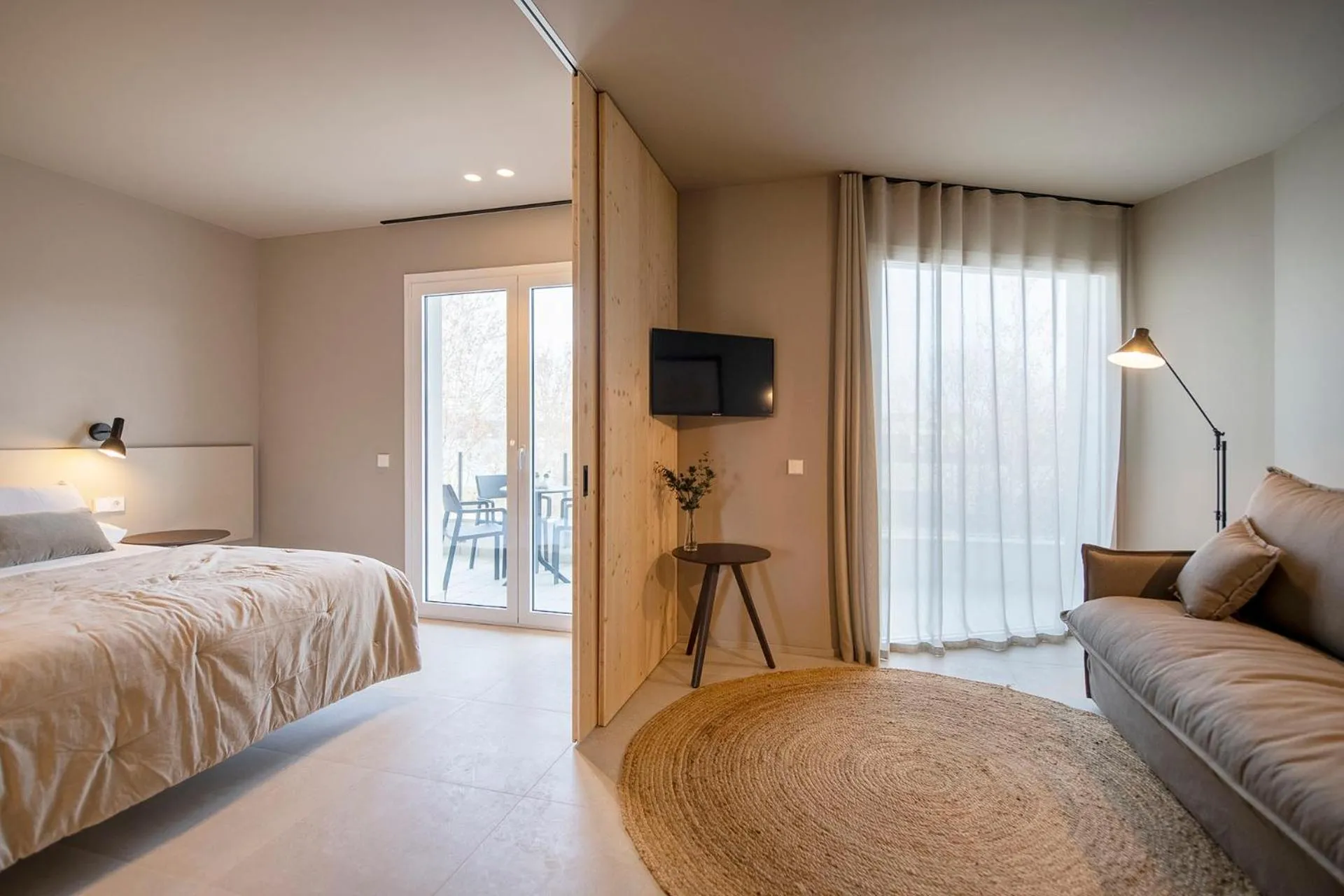 TV and multimedia, Bed in APARTAMENTS LA CARPA