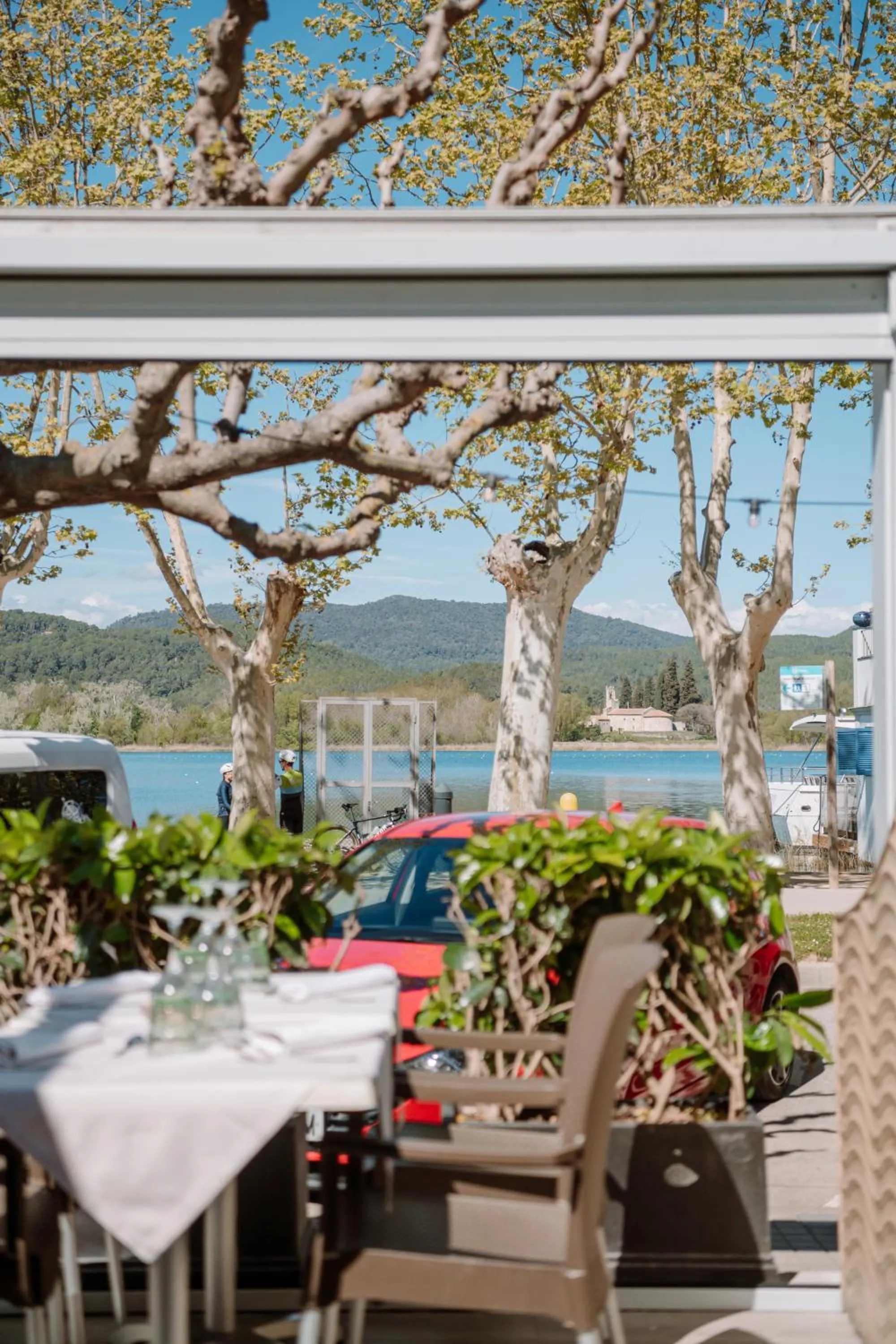 Restaurant/places to eat in APARTAMENTS LA CARPA