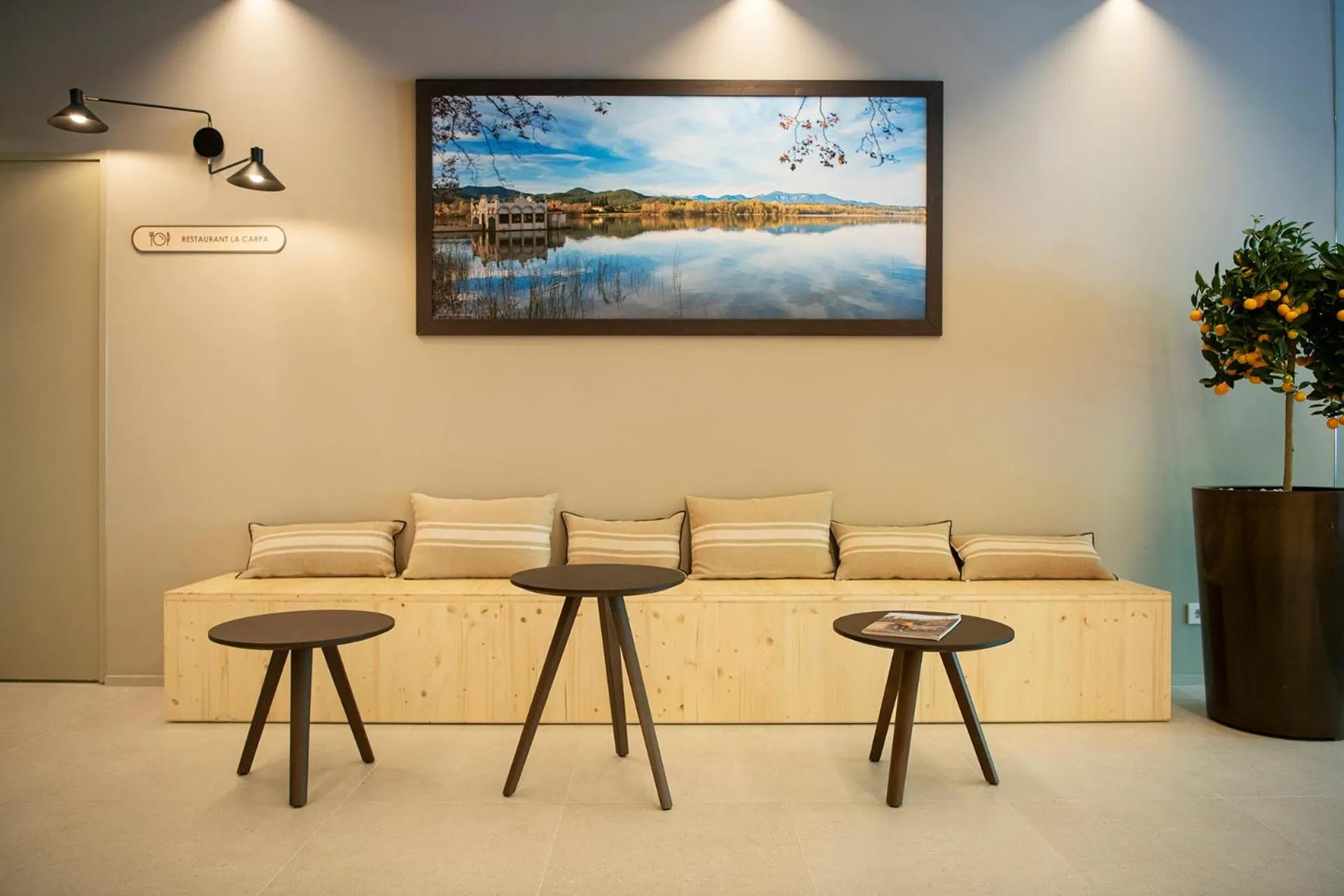 Lobby or reception in APARTAMENTS LA CARPA