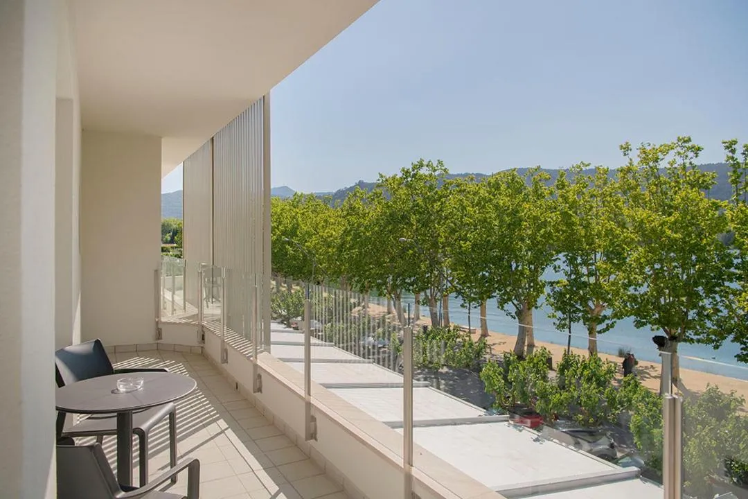 Natural landscape in APARTAMENTS LA CARPA