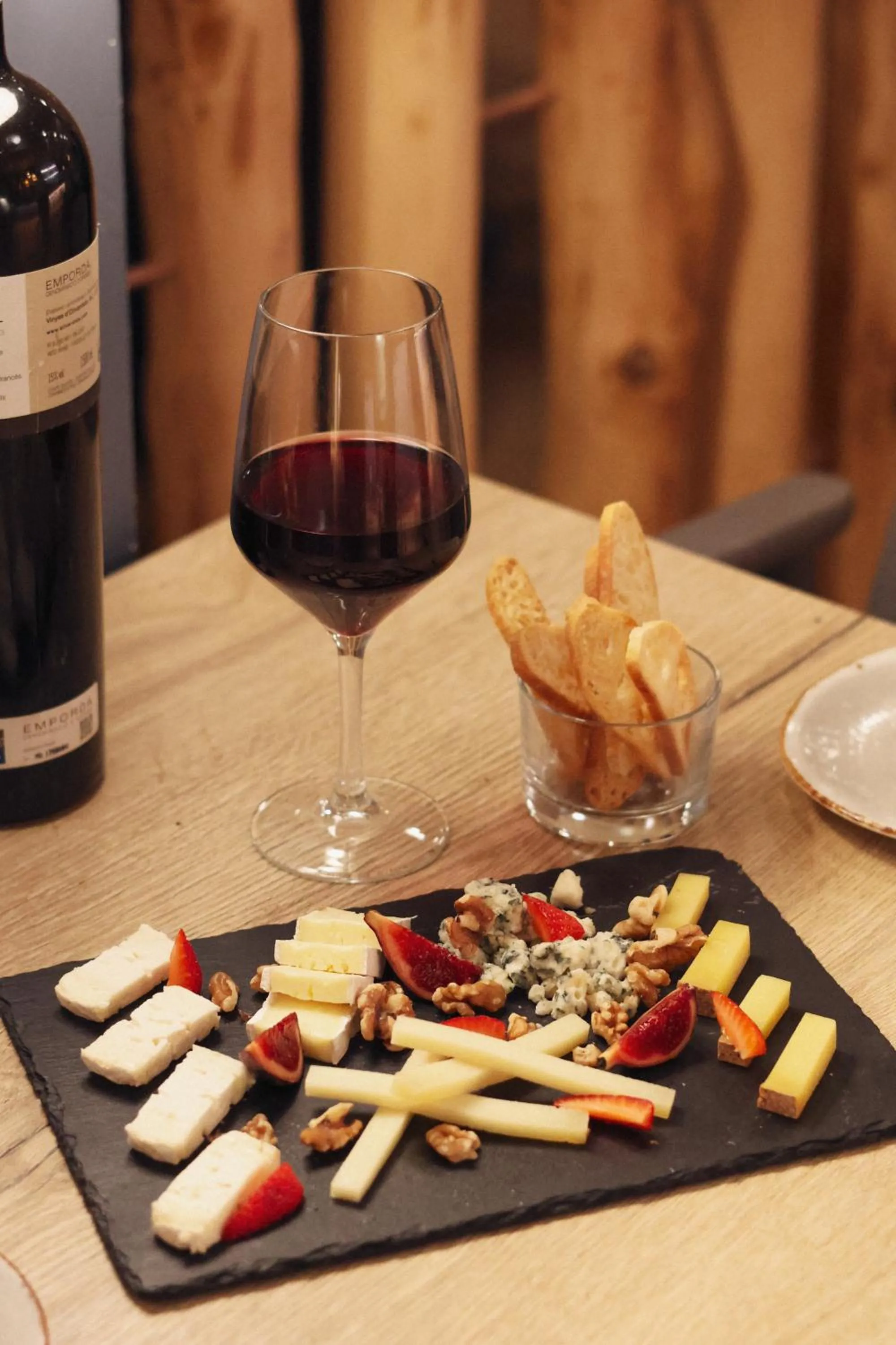 Restaurant/places to eat in APARTAMENTS LA CARPA