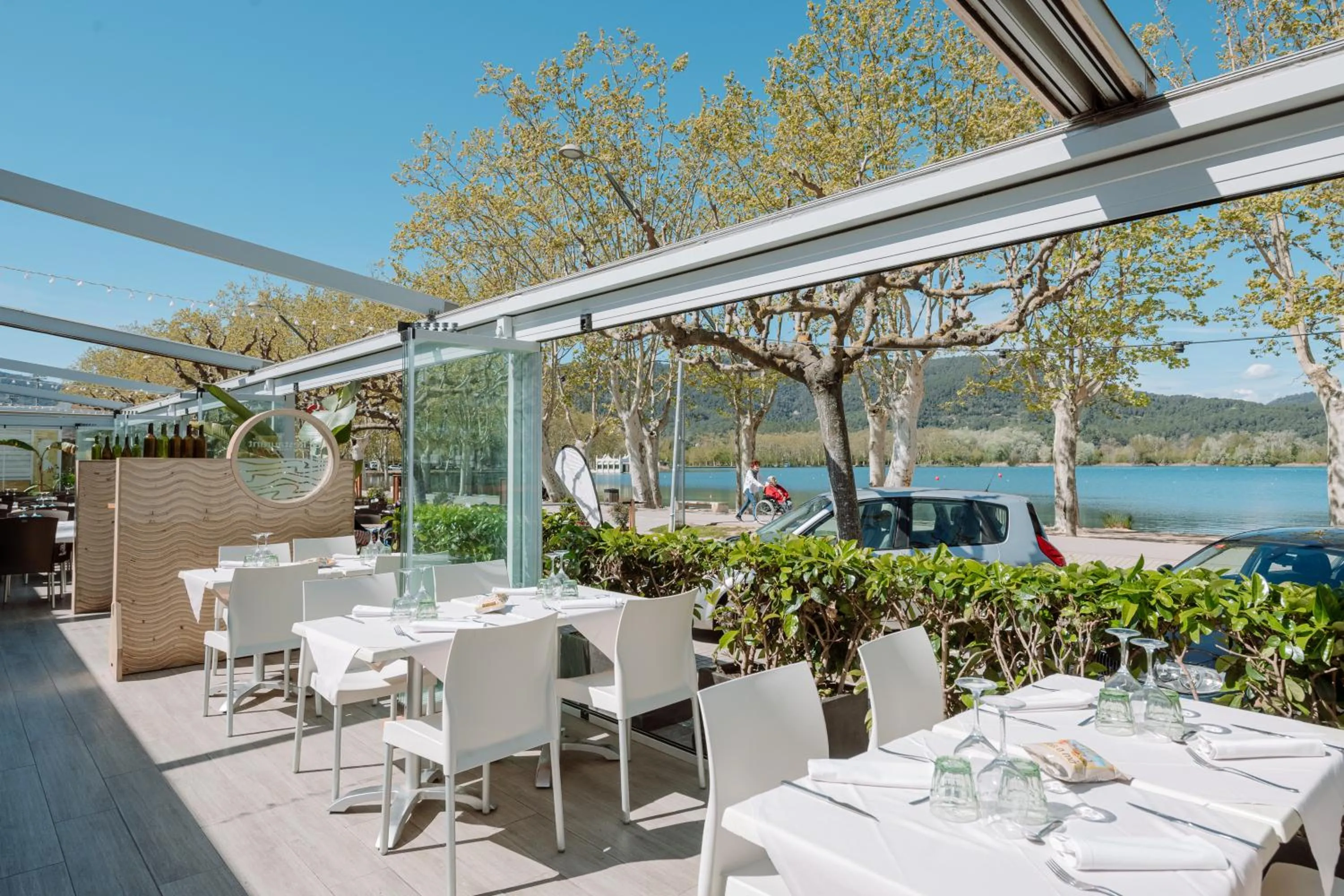 Restaurant/places to eat in APARTAMENTS LA CARPA