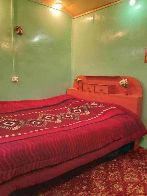 Single Room with Lake View in H.B Holiday home