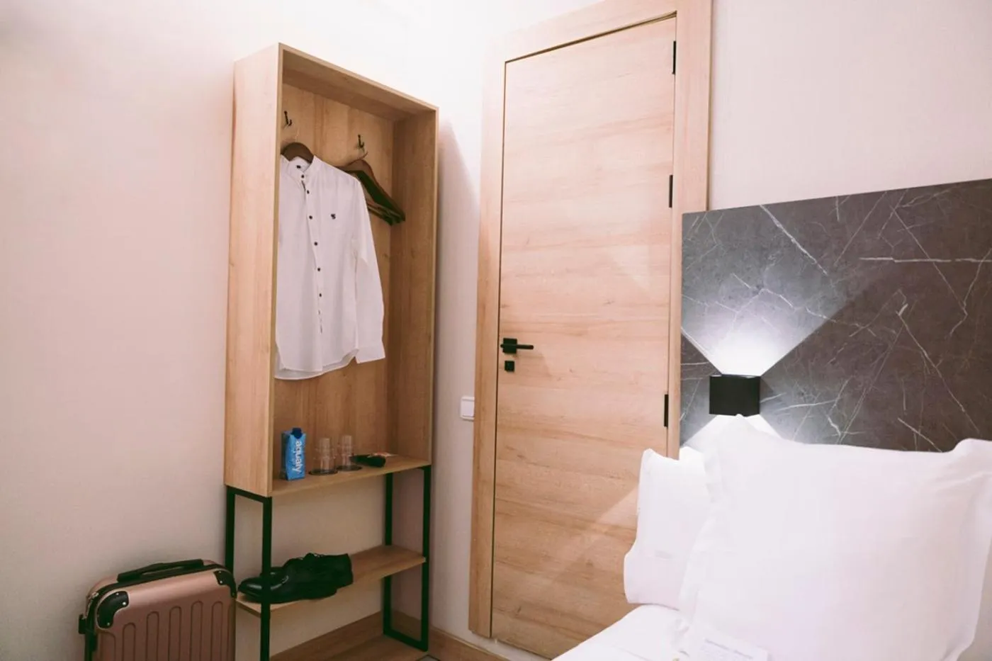 wardrobe, Bed in Hotel Casa Gardenia