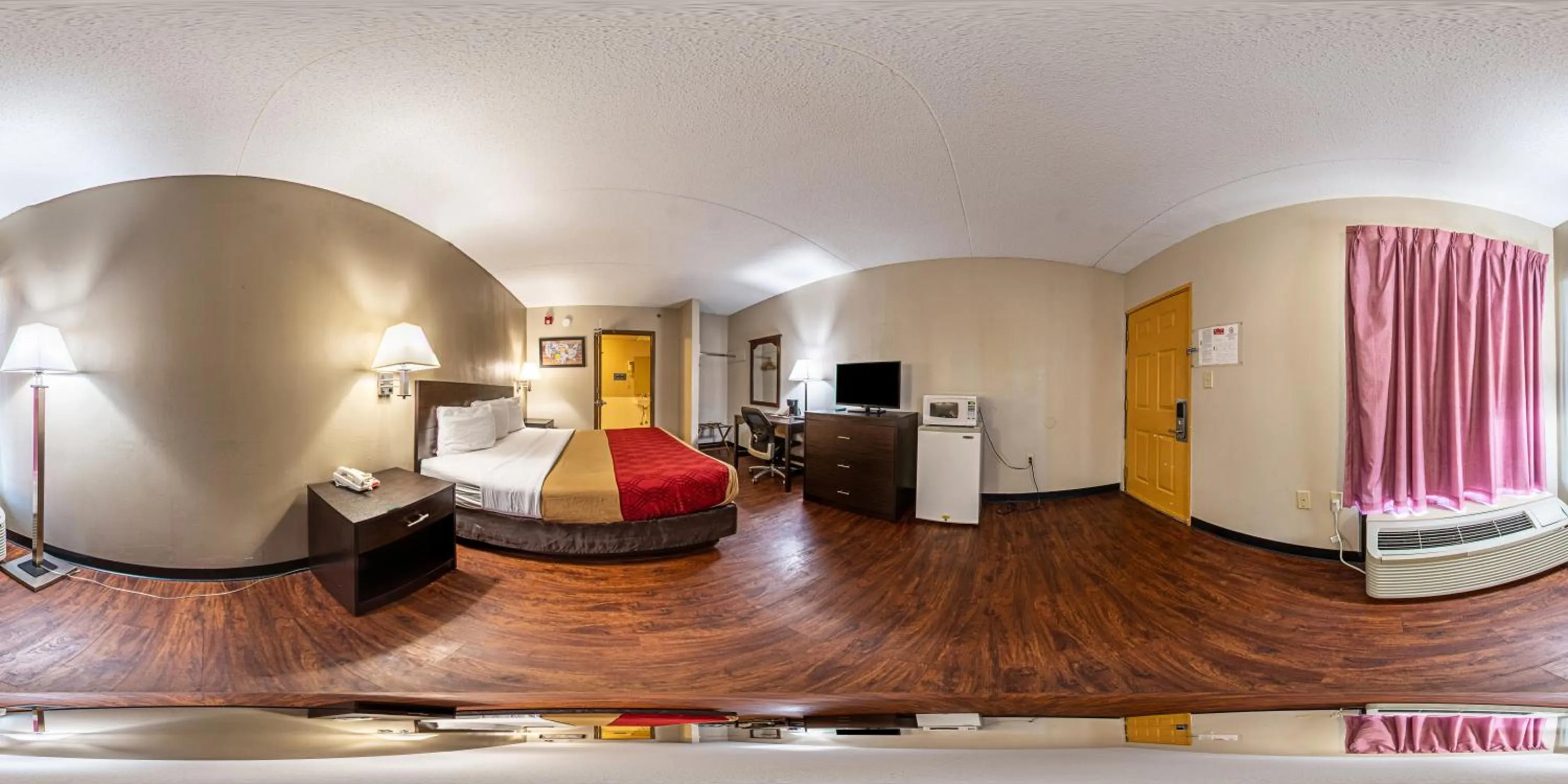 Bed in Econo Lodge - Conyers