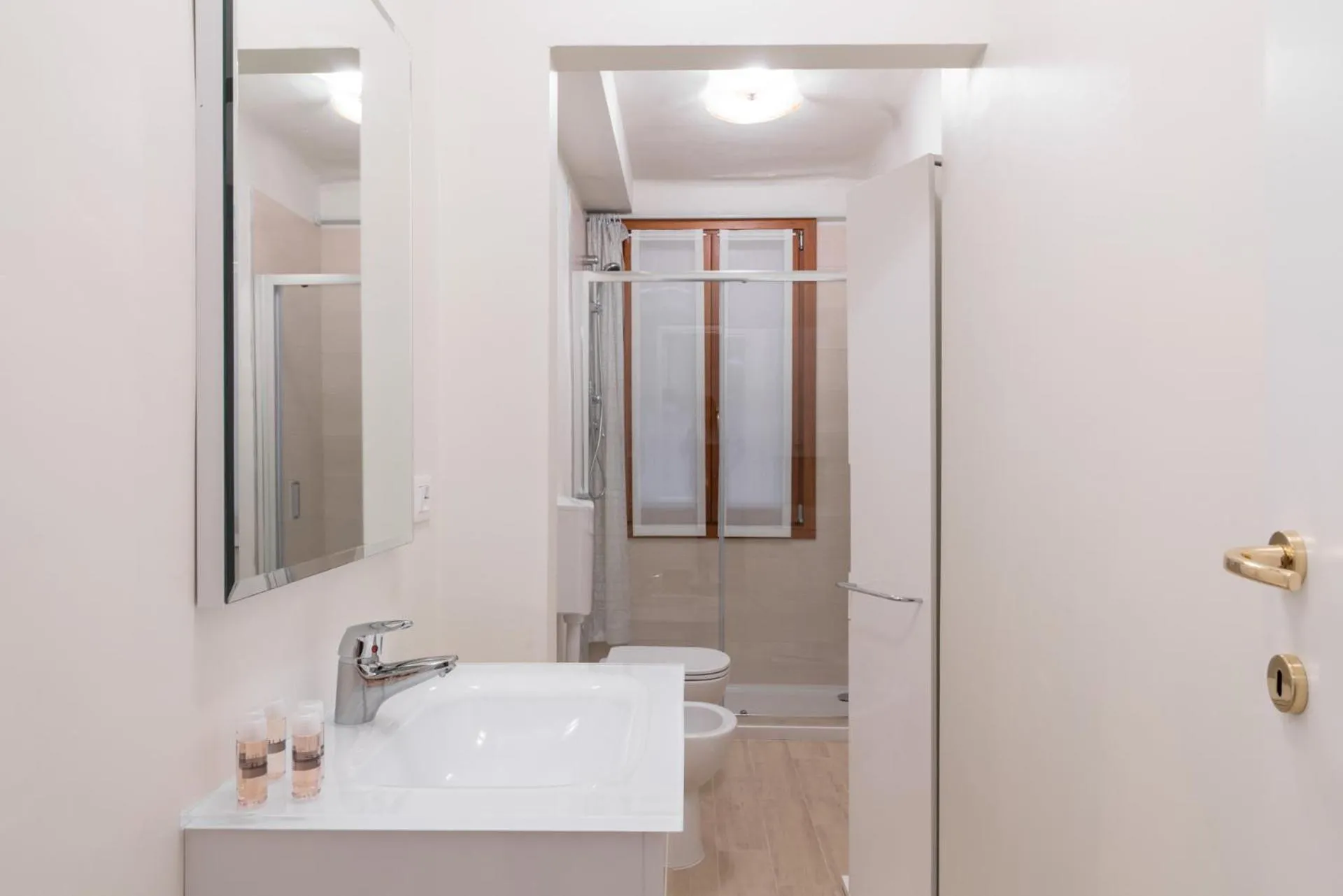 Bathroom in Venice Luxury Palace 3 by Wonderful Italy