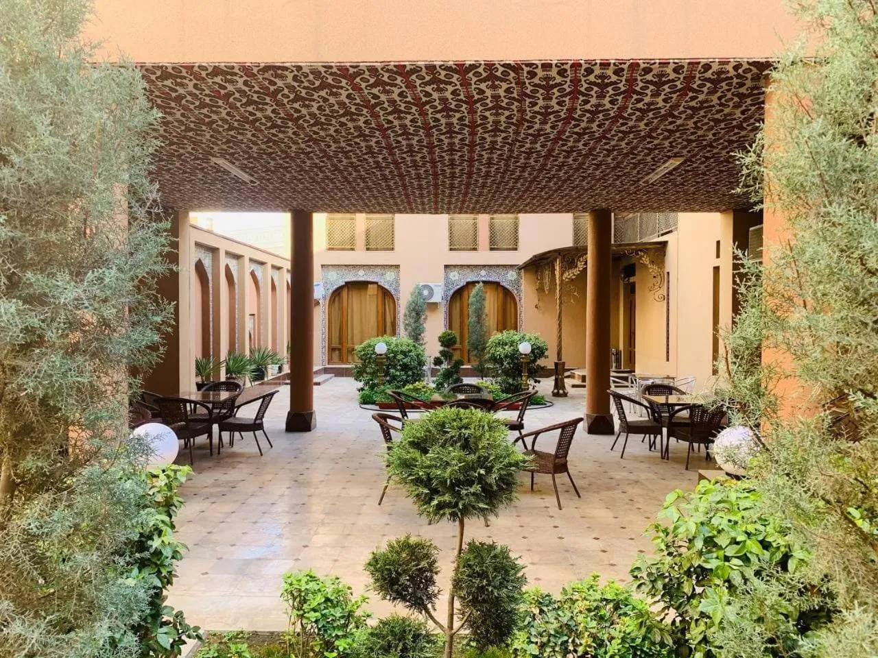 Spring in Rangrez hotel