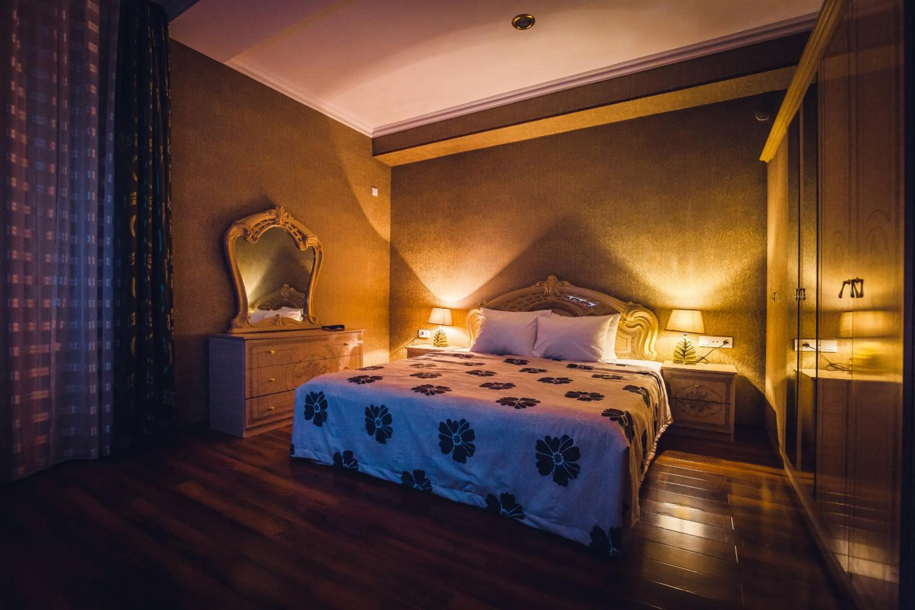 Bed in Rangrez hotel