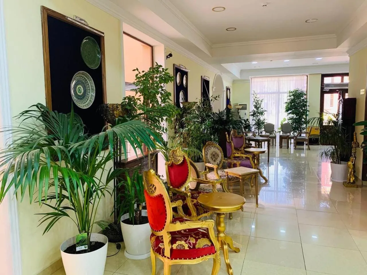 Communal lounge/ TV room in Rangrez hotel
