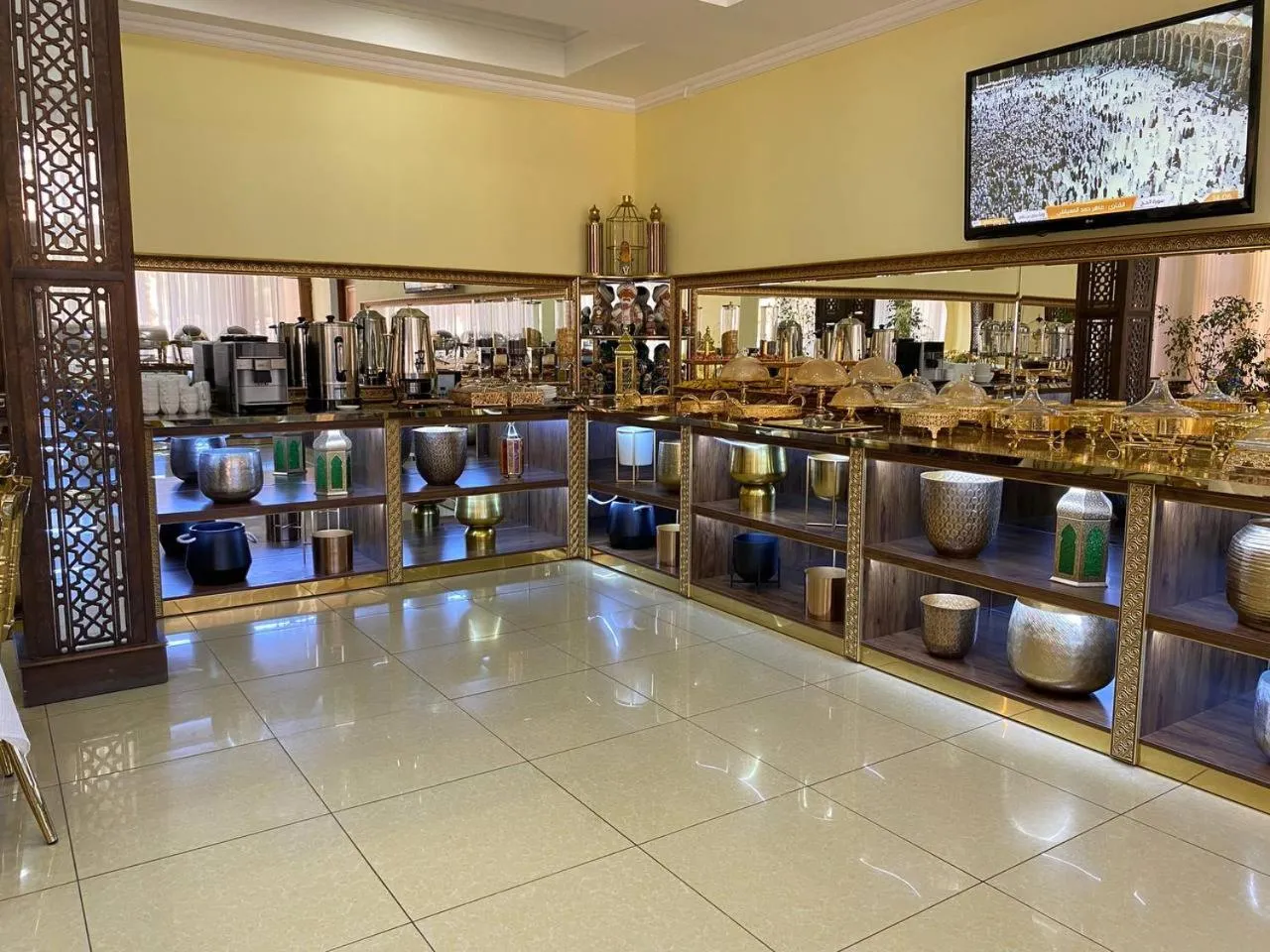 Restaurant/places to eat in Rangrez hotel