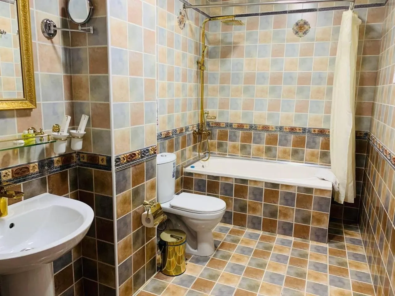Bathroom in Rangrez hotel