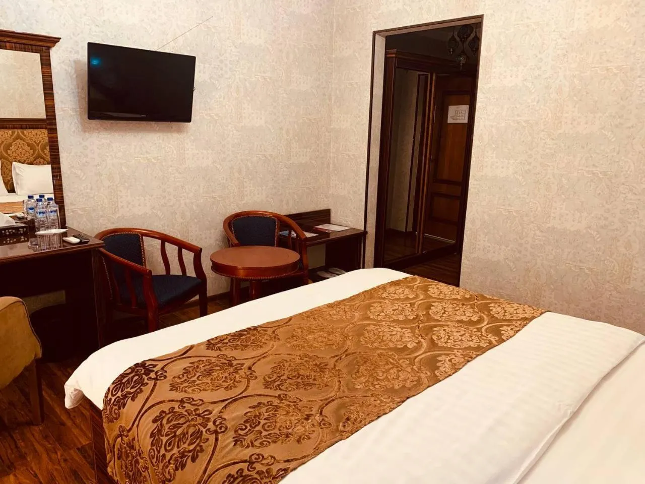 Bed in Rangrez hotel