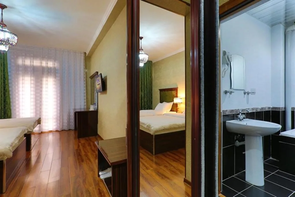 Bed in Rangrez hotel