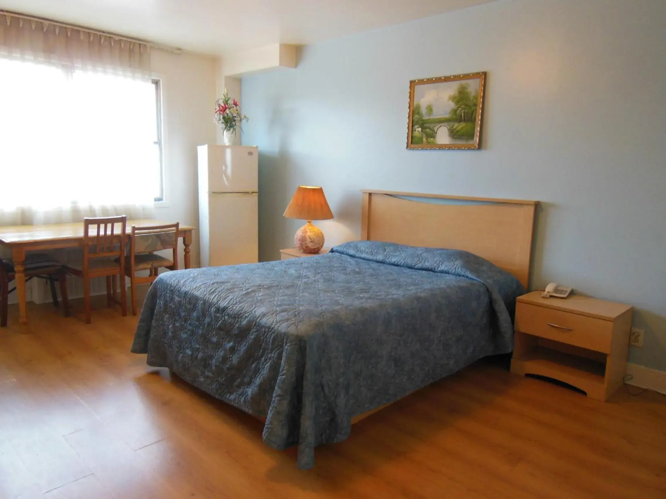 Photo of the whole room, Bed in Motel Pierre Photo of the whole room, Bed in Motel Pierre