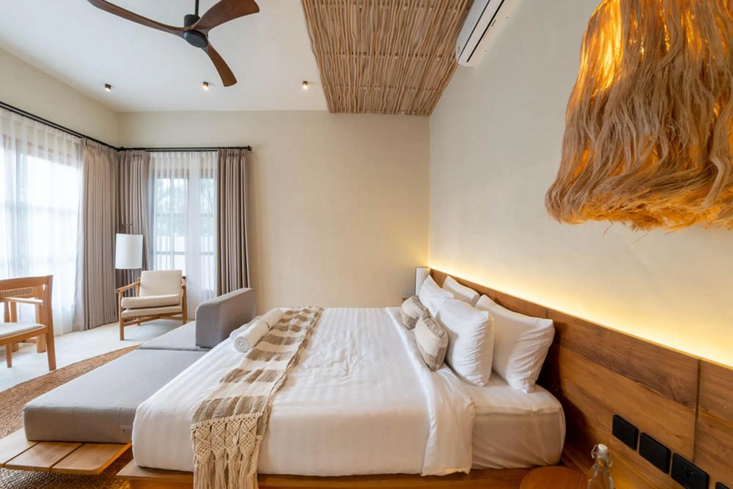 Bed in Semiramida Villa by EVDEkimi - Elegant 2BR with Pool, Open-air bath, Patio