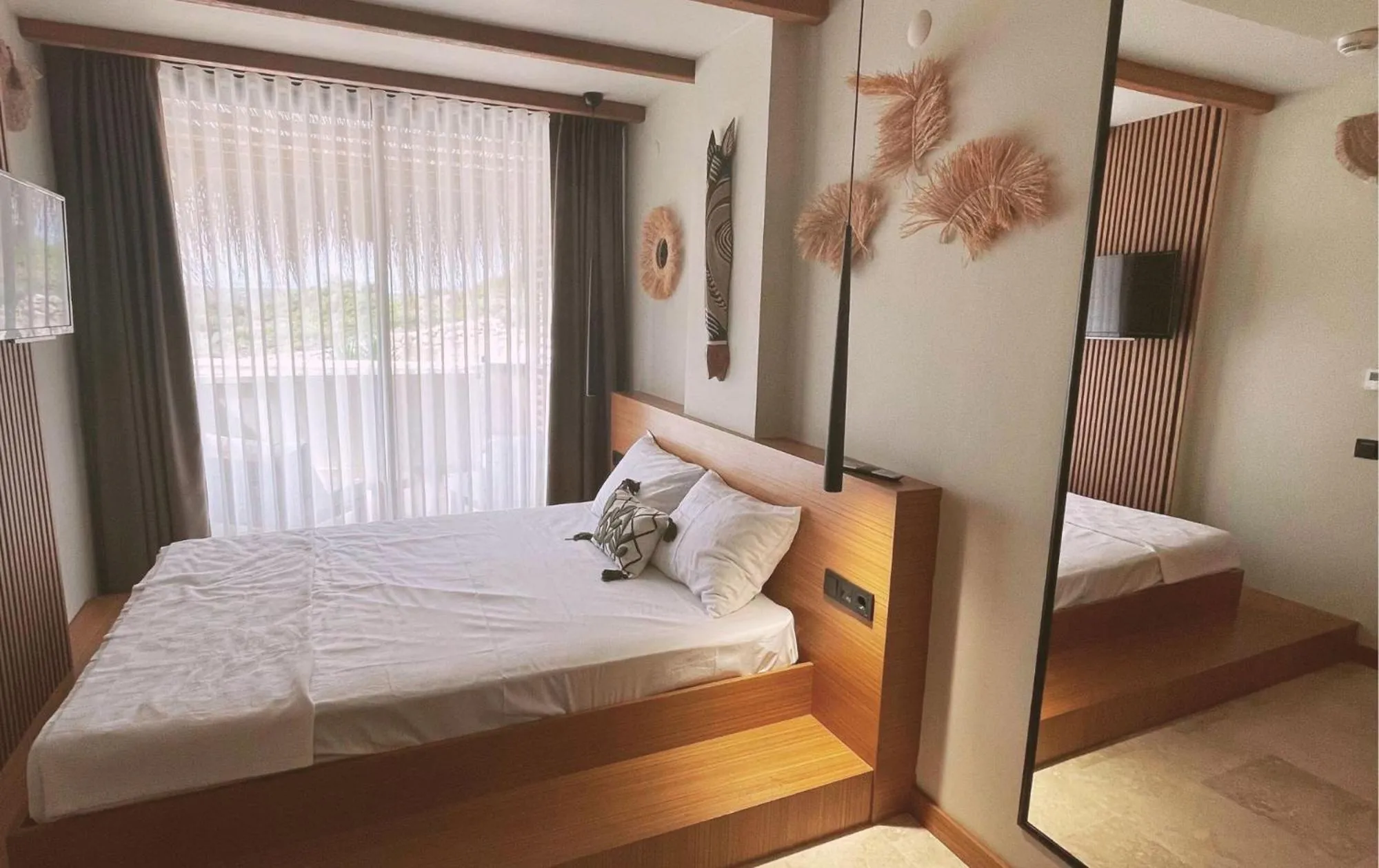 Photo of the whole room in The May Five - Adults only