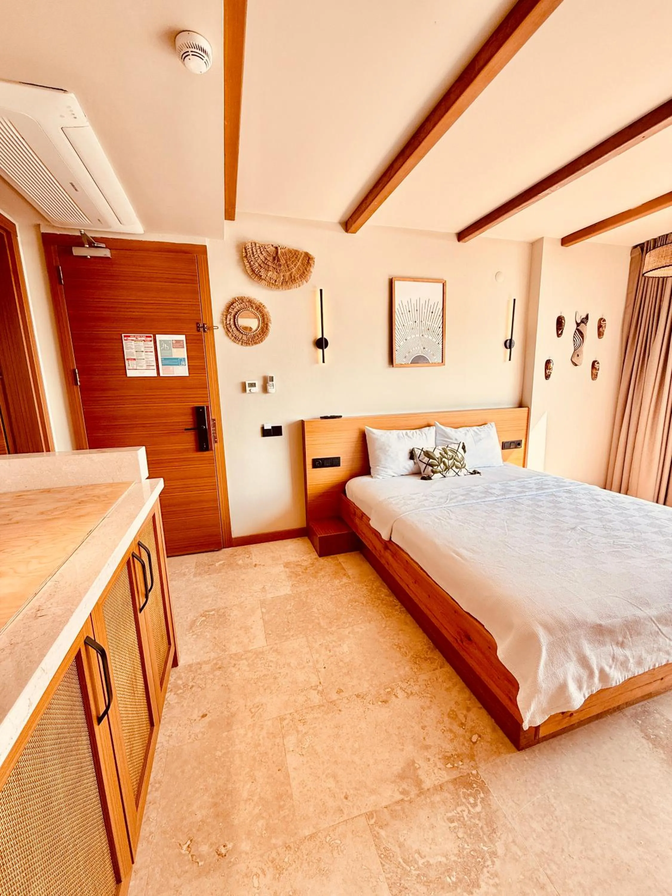 Photo of the whole room in The May Five - Adults only