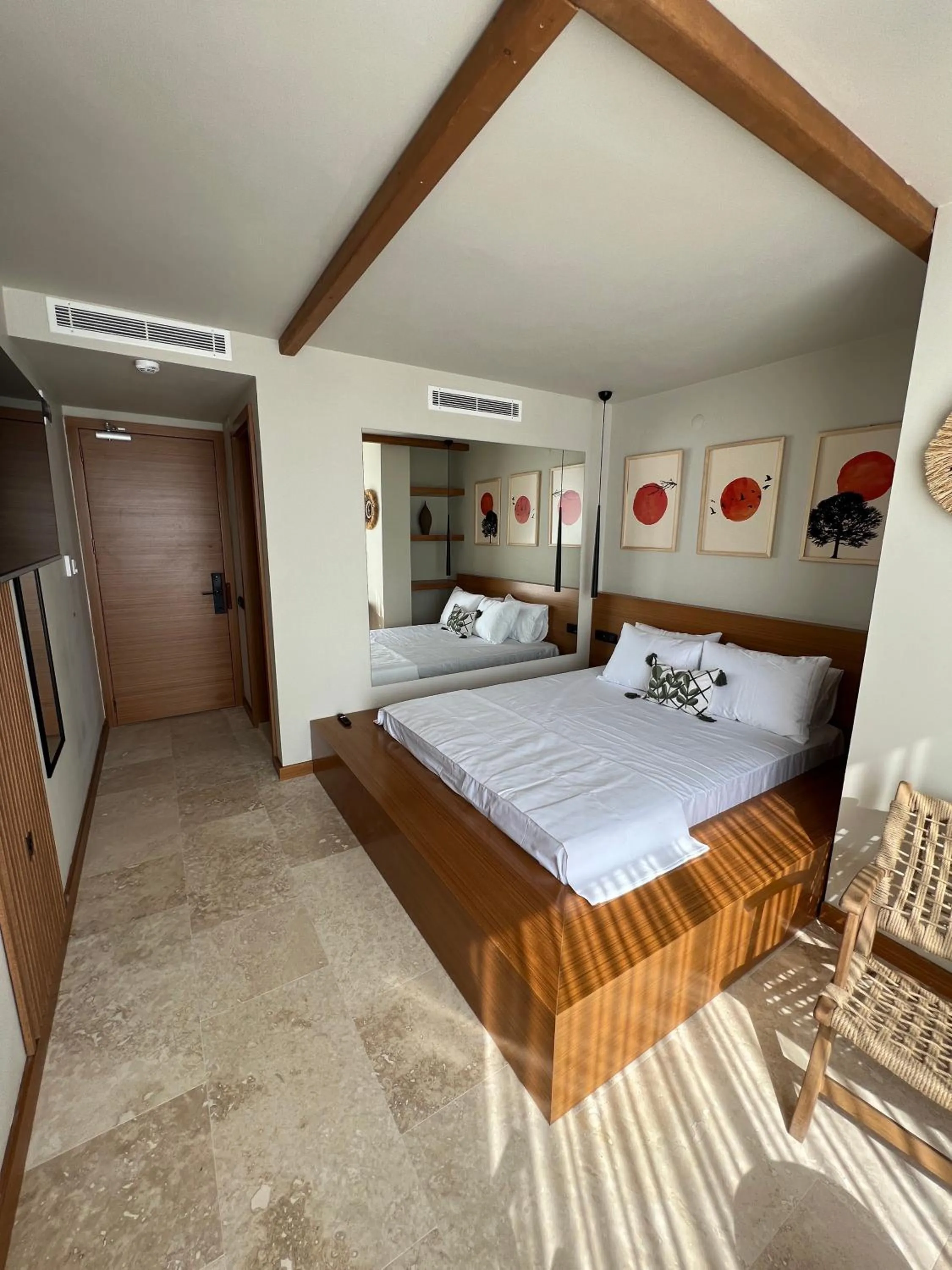 Photo of the whole room in The May Five - Adults only