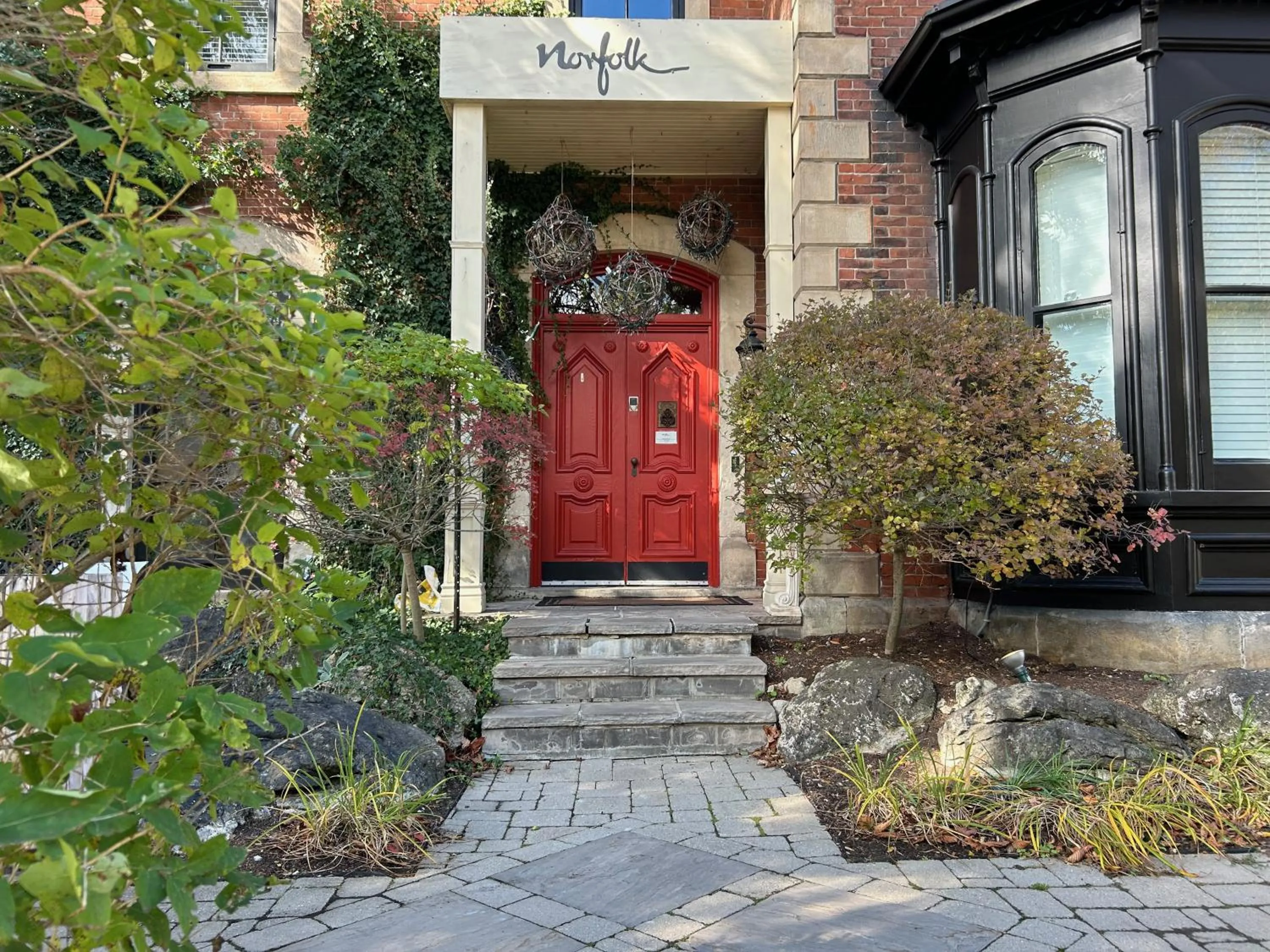 Facade/entrance in Norfolk Guest House Inn