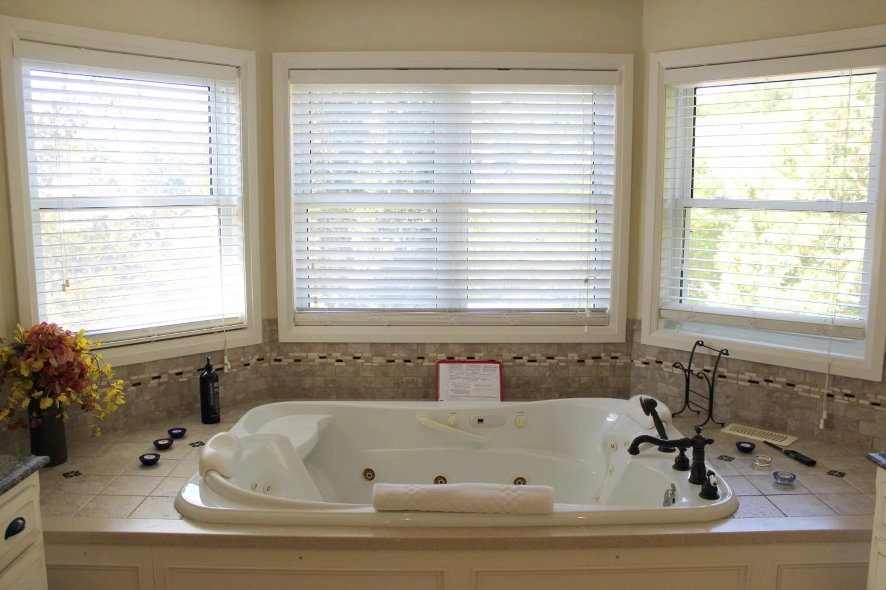 Hot Tub in Norfolk Guest House Inn