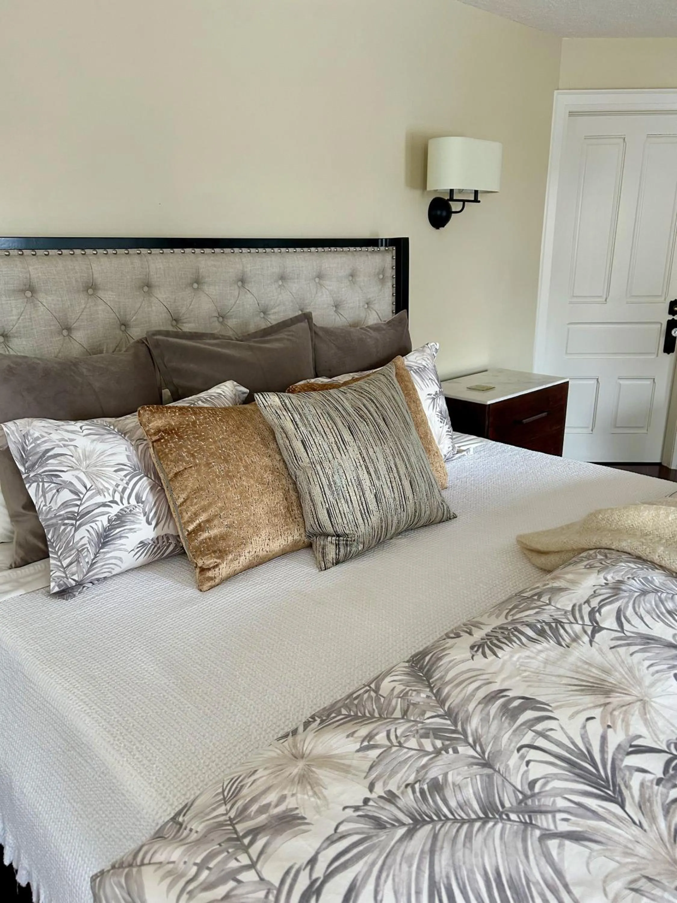 Bed in Norfolk Guest House Inn